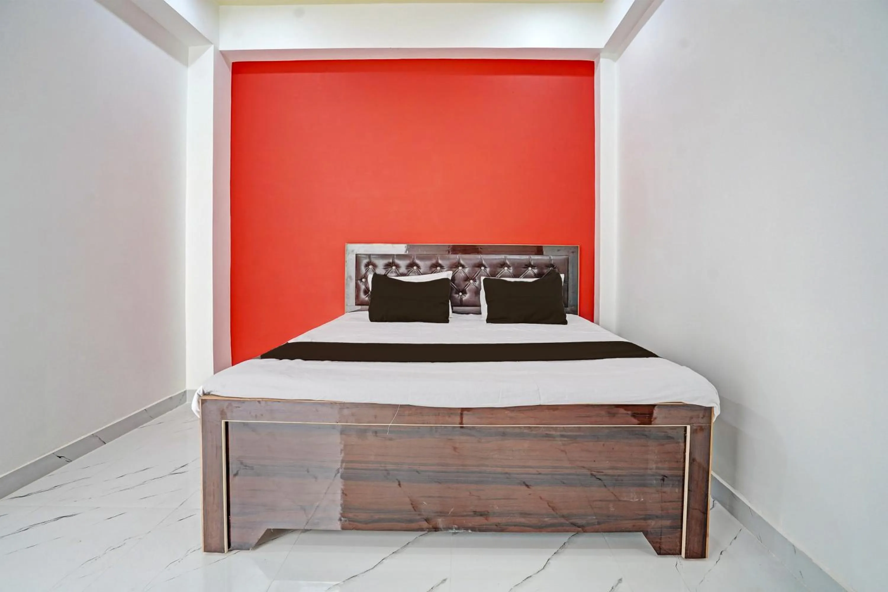 Bedroom, Bed in Hotel O by OYO Hira Royal Palace And Lawn