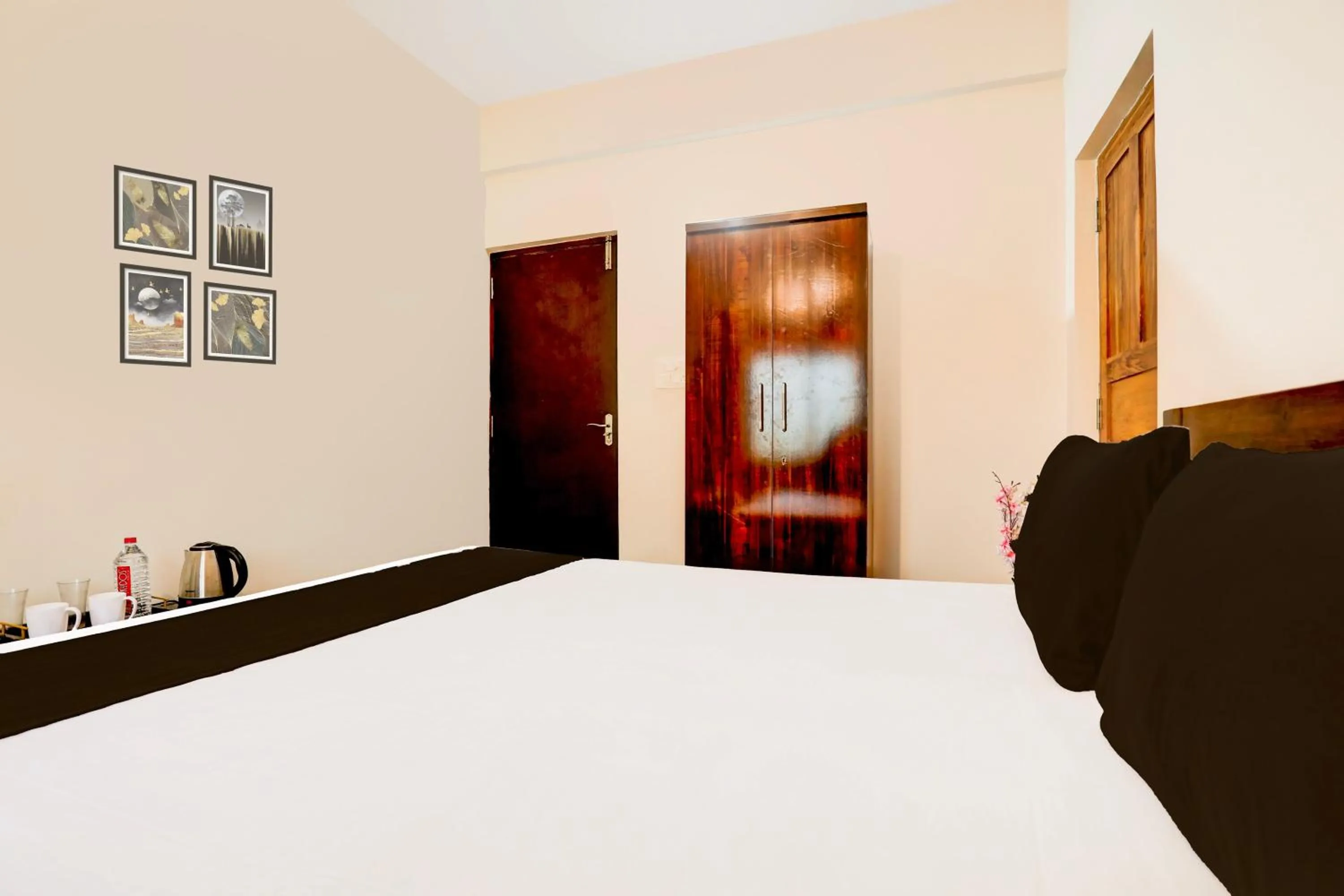 Bedroom in Hotel O Aqua Service Apartments