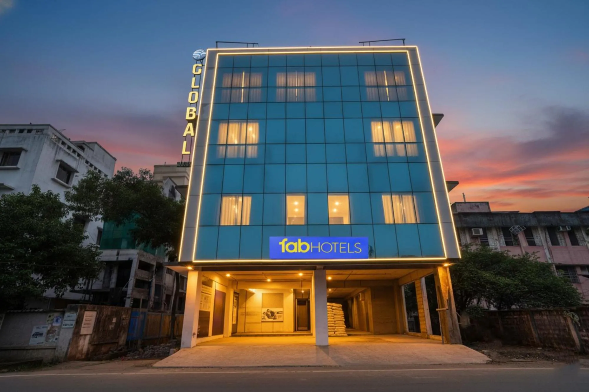 FabHotel Global Spaces - Nr NESCO Exhibition Center