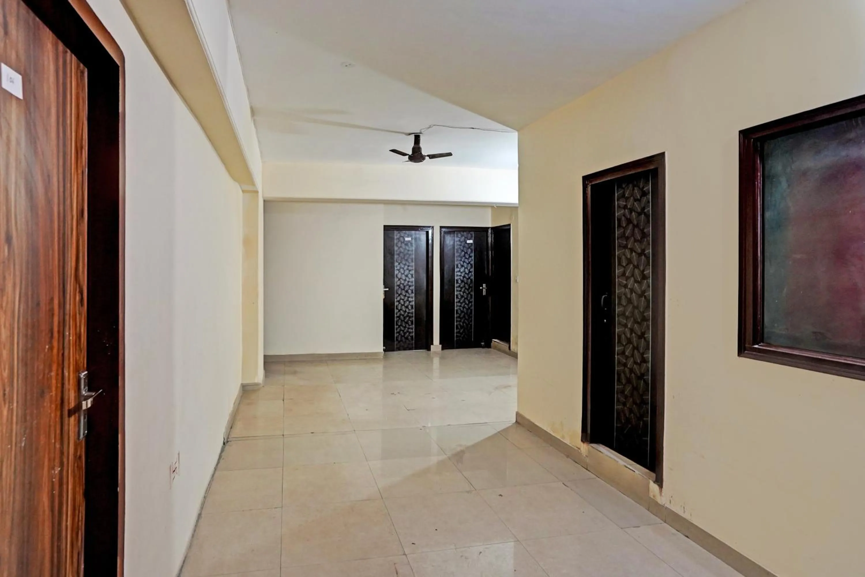 Lobby or reception in Hotel O HOTEL CROWN 15