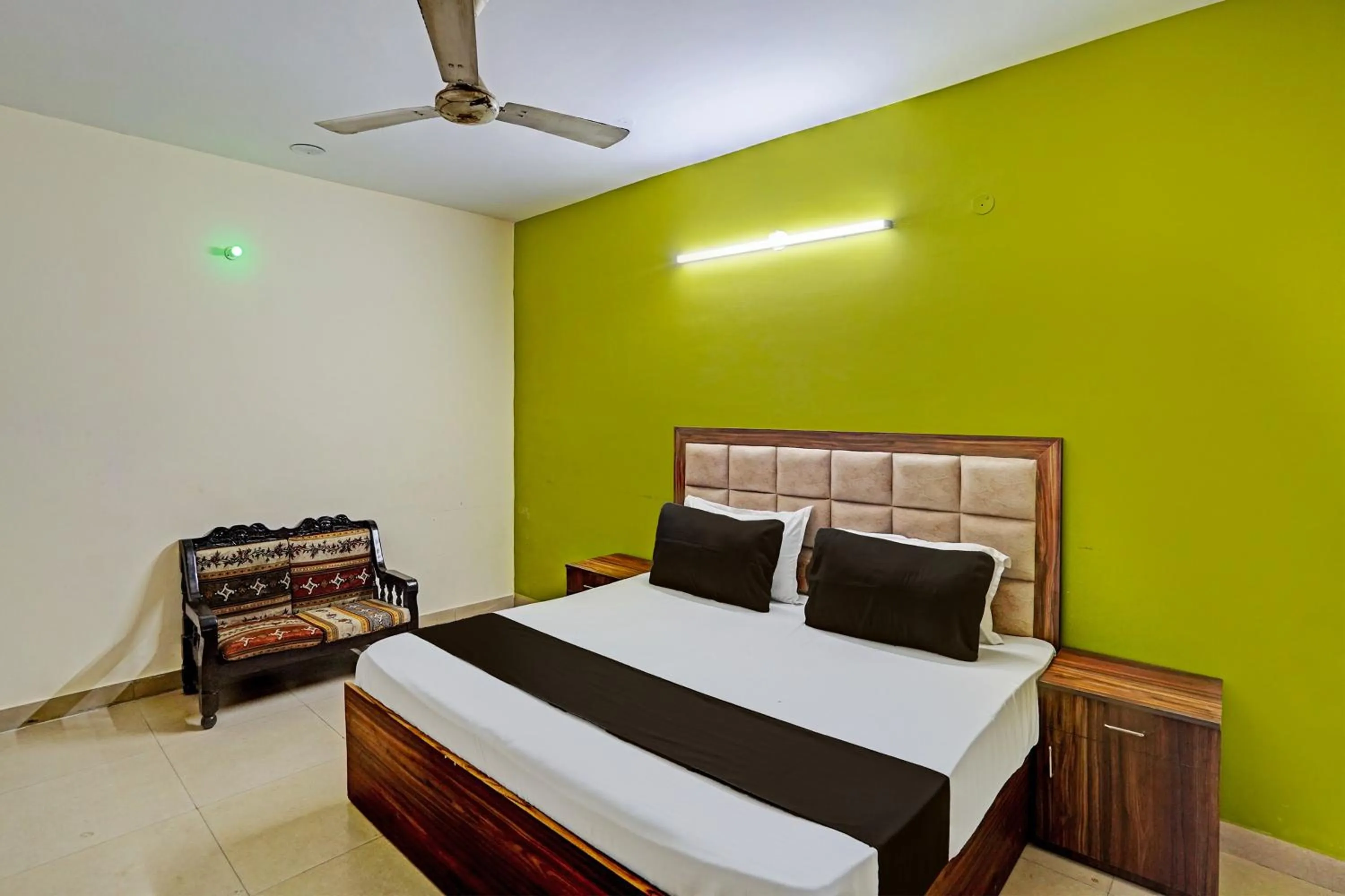 Bathroom, Bed in Hotel O HOTEL CROWN 15