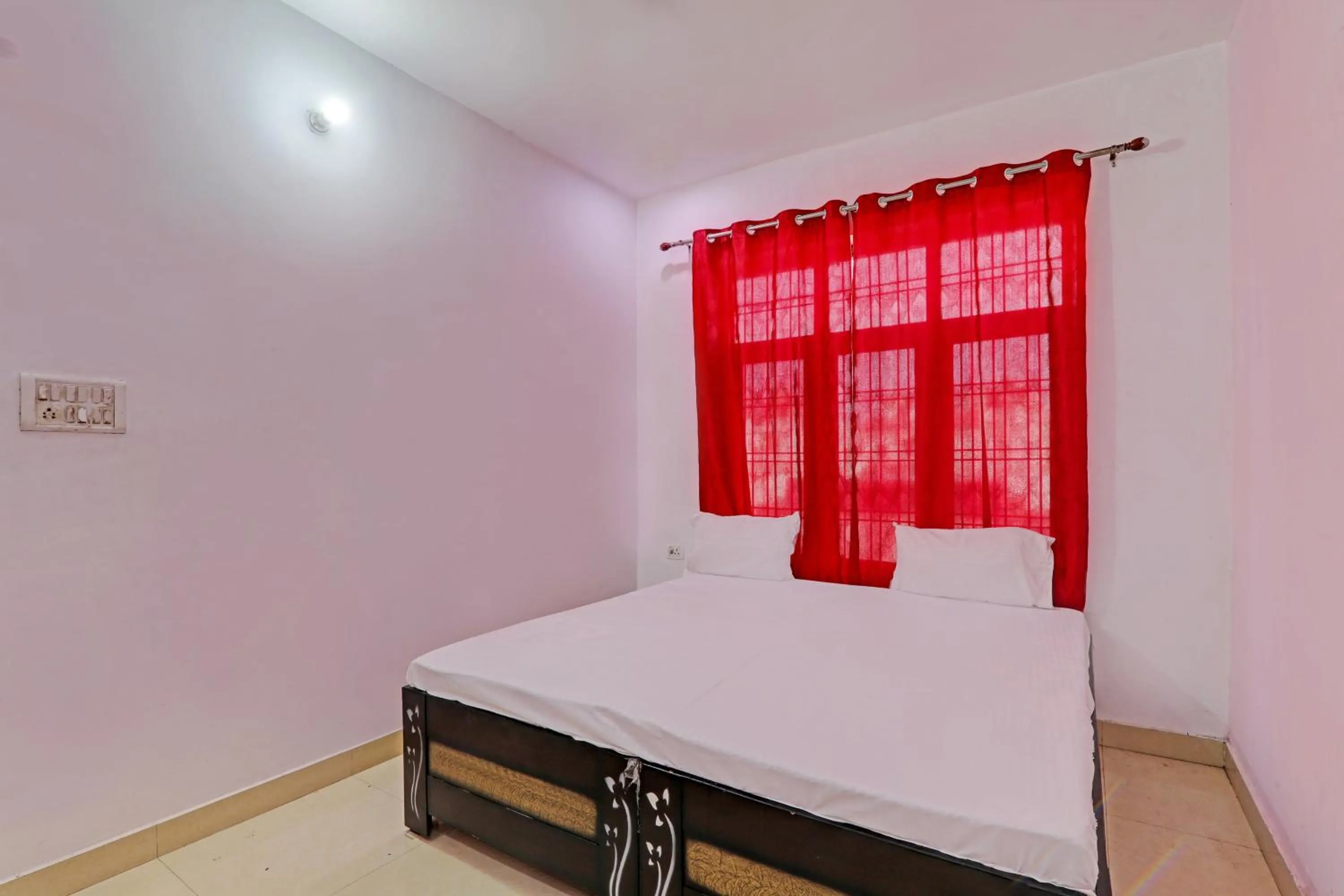 Bedroom, Bed in Hotel O Jankipuram Paradise Hotel