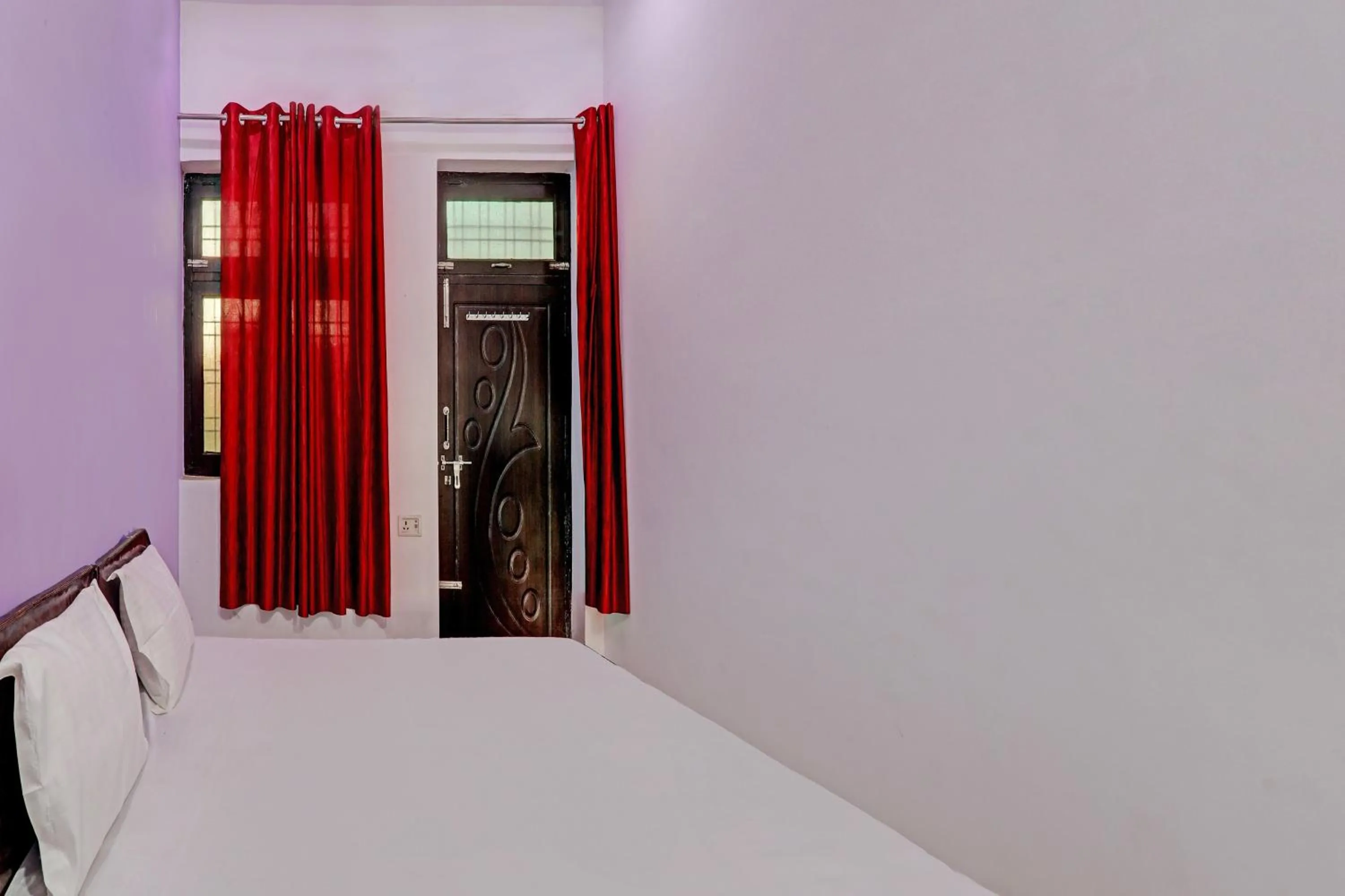 Bedroom, Bed in Hotel O Jankipuram Paradise Hotel