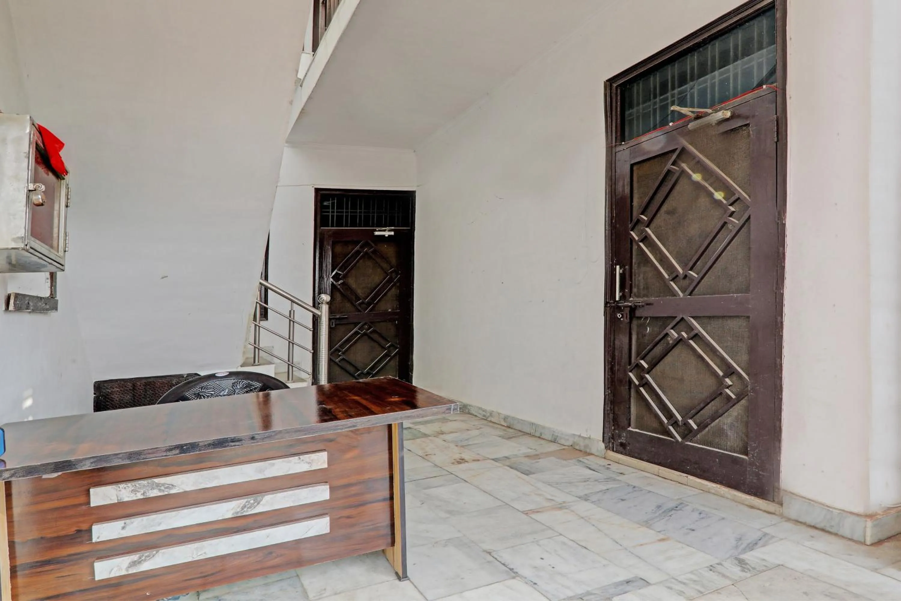 Lobby or reception in Hotel O Jankipuram Paradise Hotel