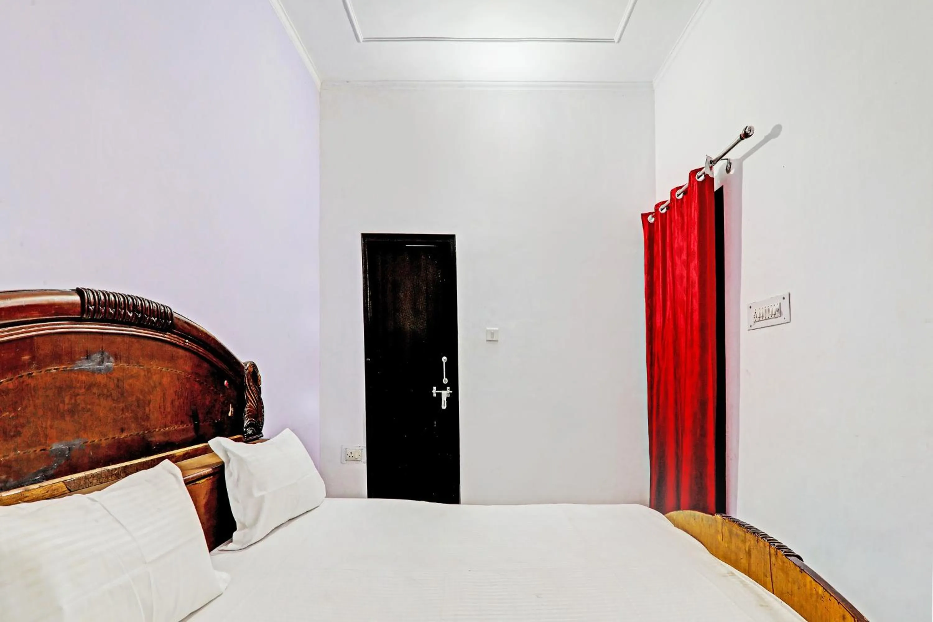 Bedroom, Bed in Hotel O Jankipuram Paradise Hotel