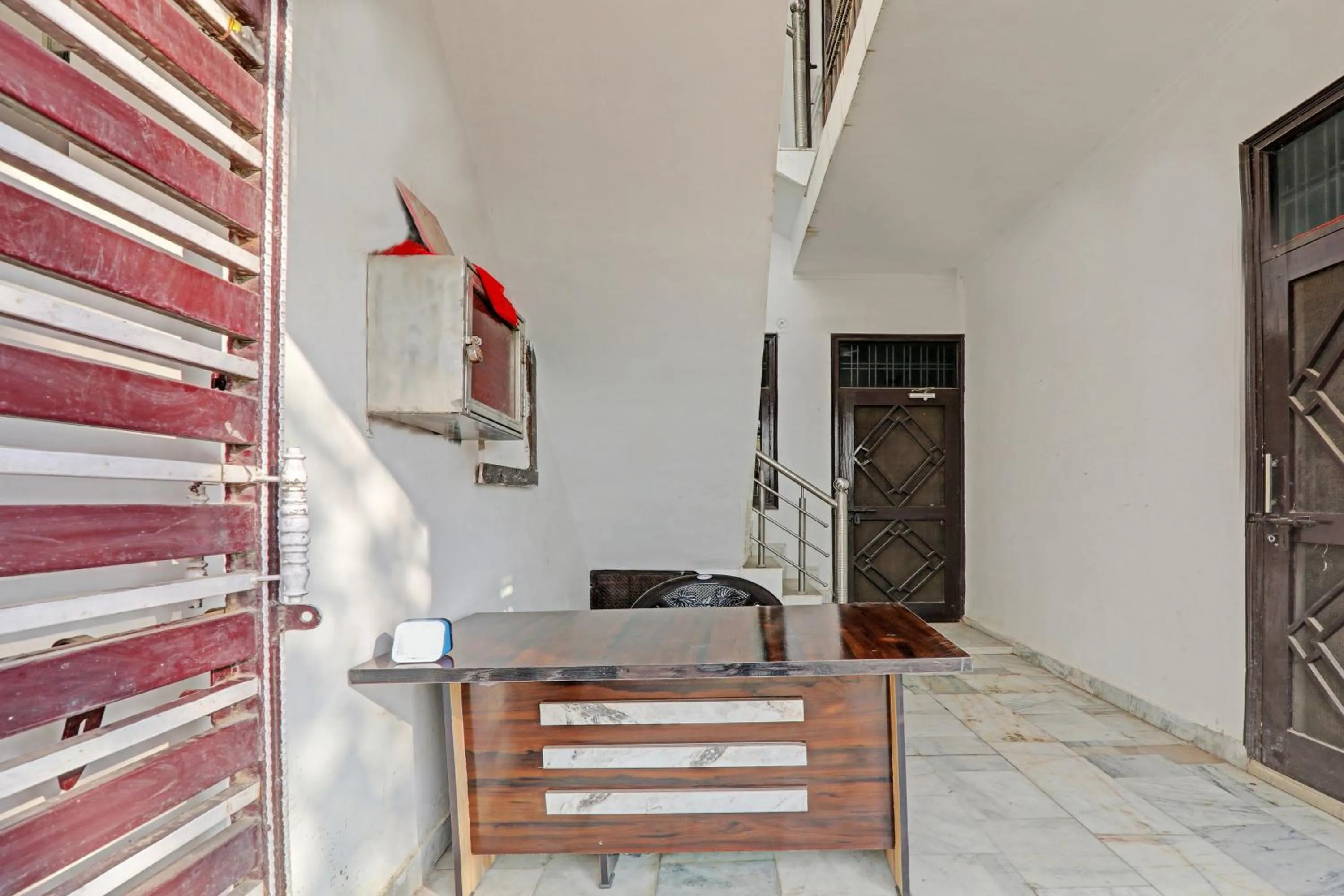 Lobby or reception in Hotel O Jankipuram Paradise Hotel