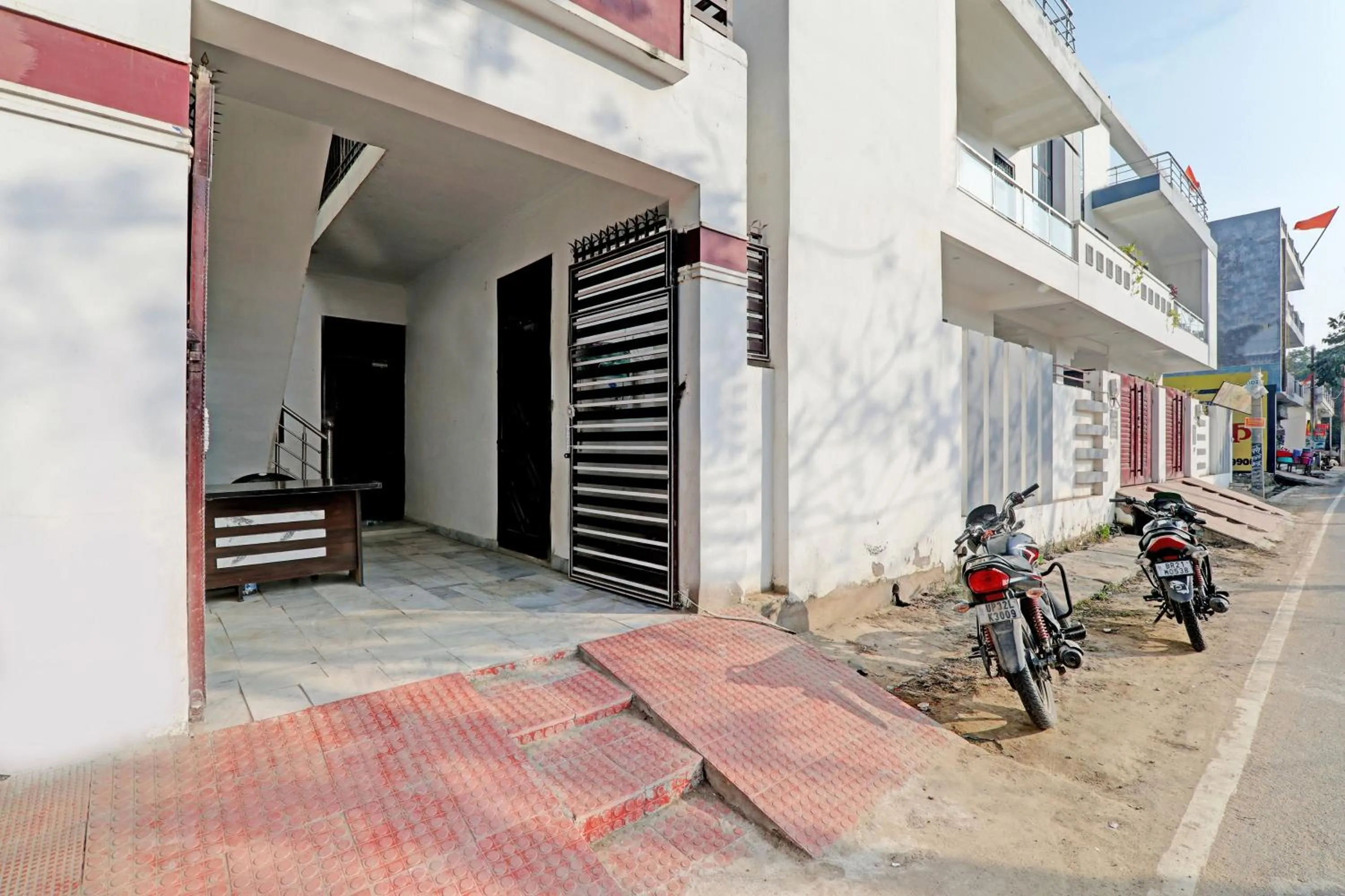 Facade/entrance in Hotel O Jankipuram Paradise Hotel