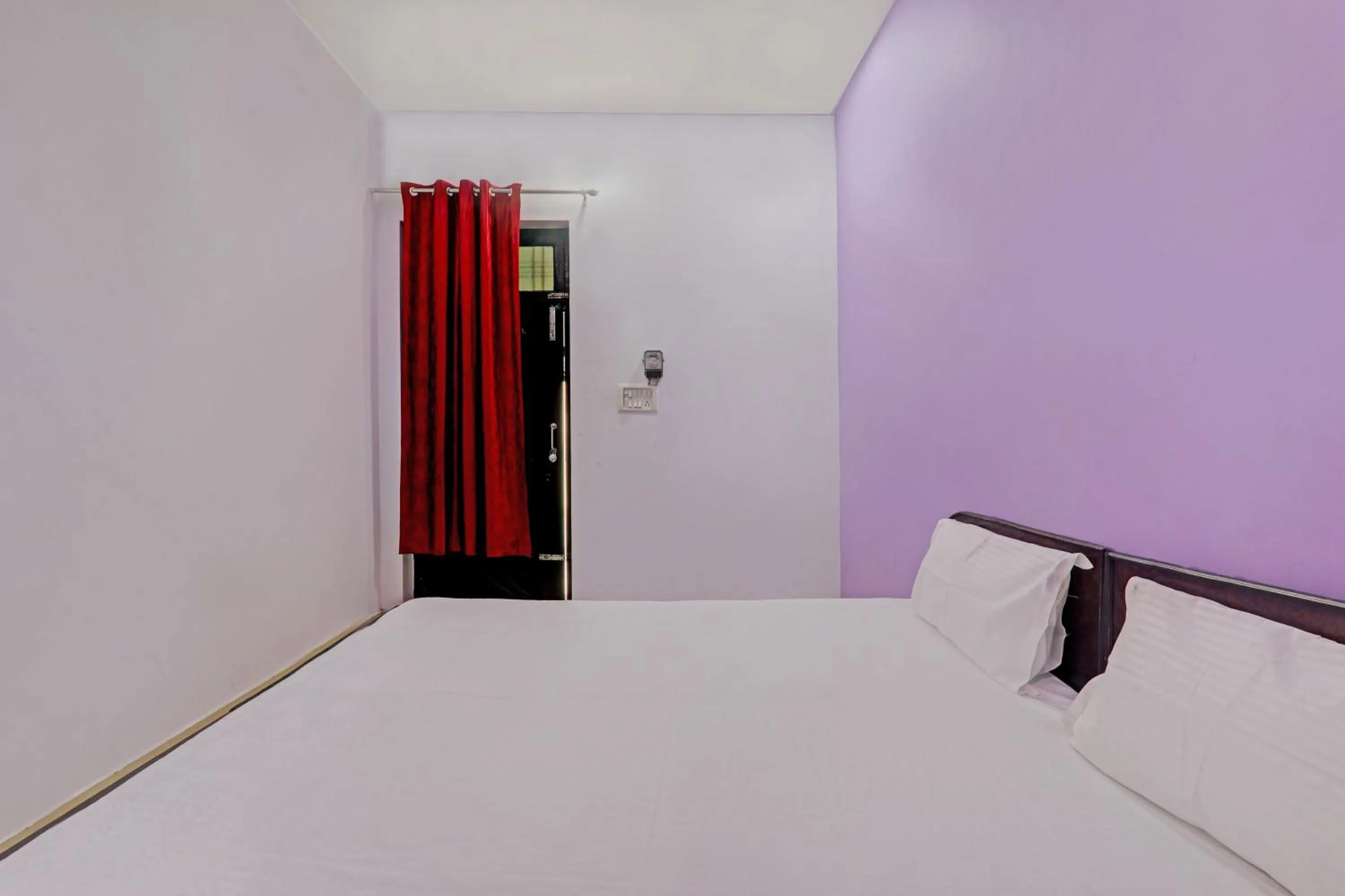 Bedroom, Bed in Hotel O Jankipuram Paradise Hotel