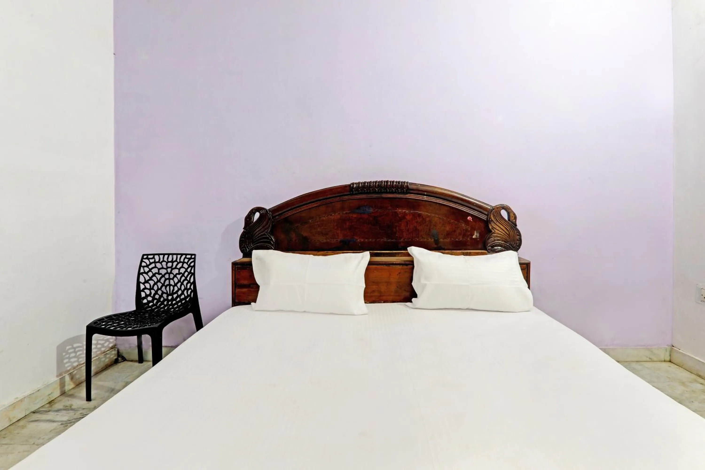 Bedroom, Bed in Hotel O Jankipuram Paradise Hotel