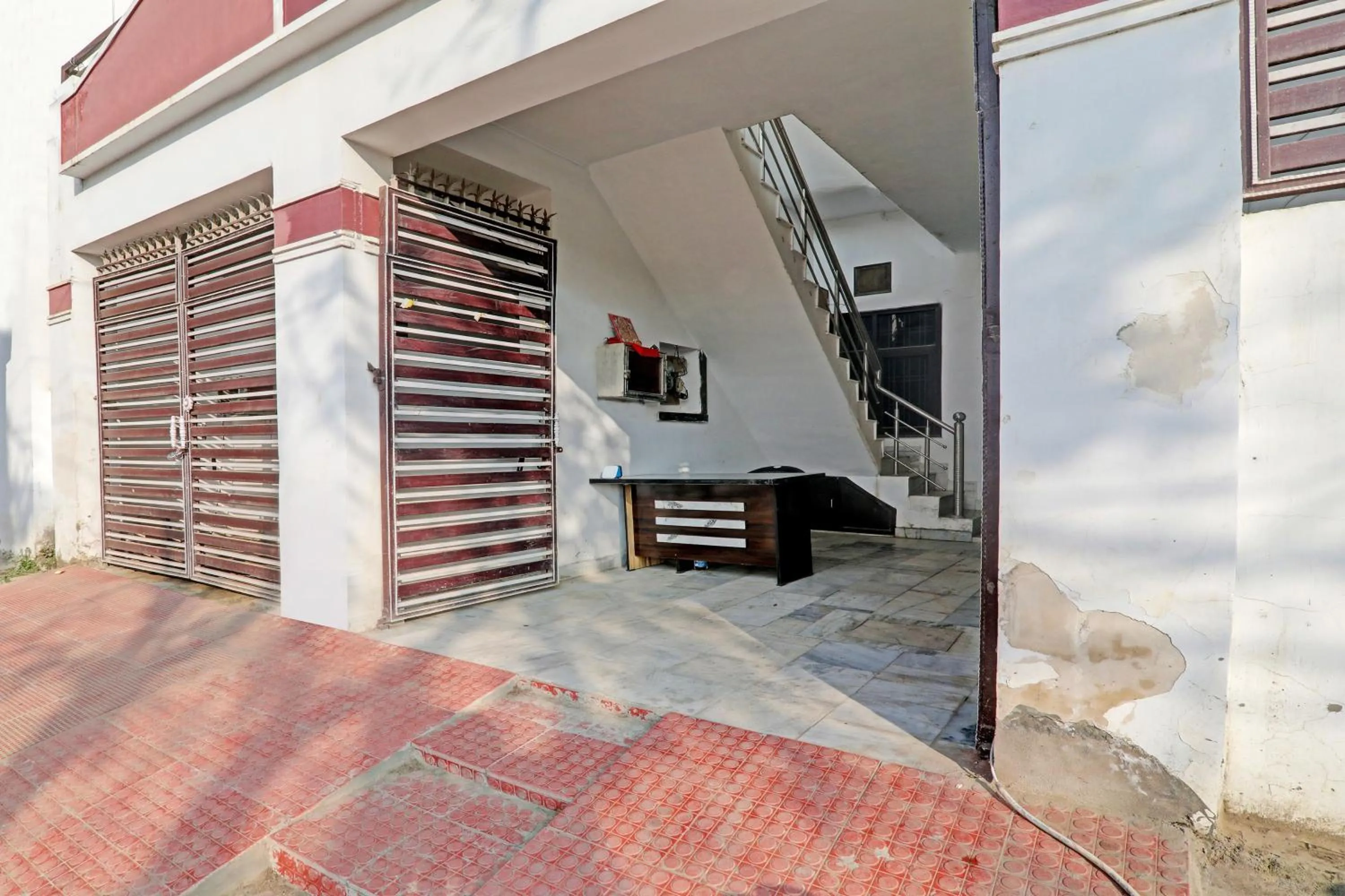 Facade/entrance in Hotel O Jankipuram Paradise Hotel