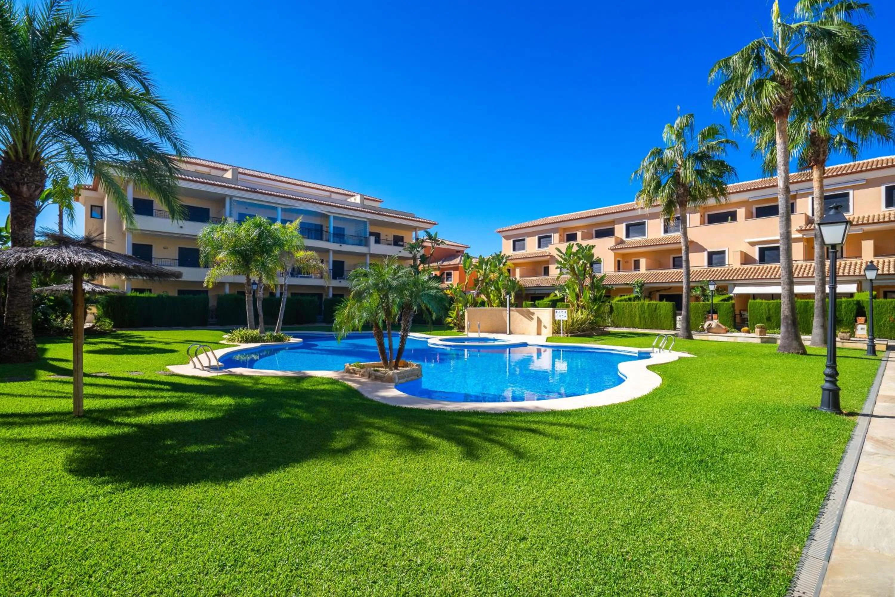Jardines de Niza by Aguilarent