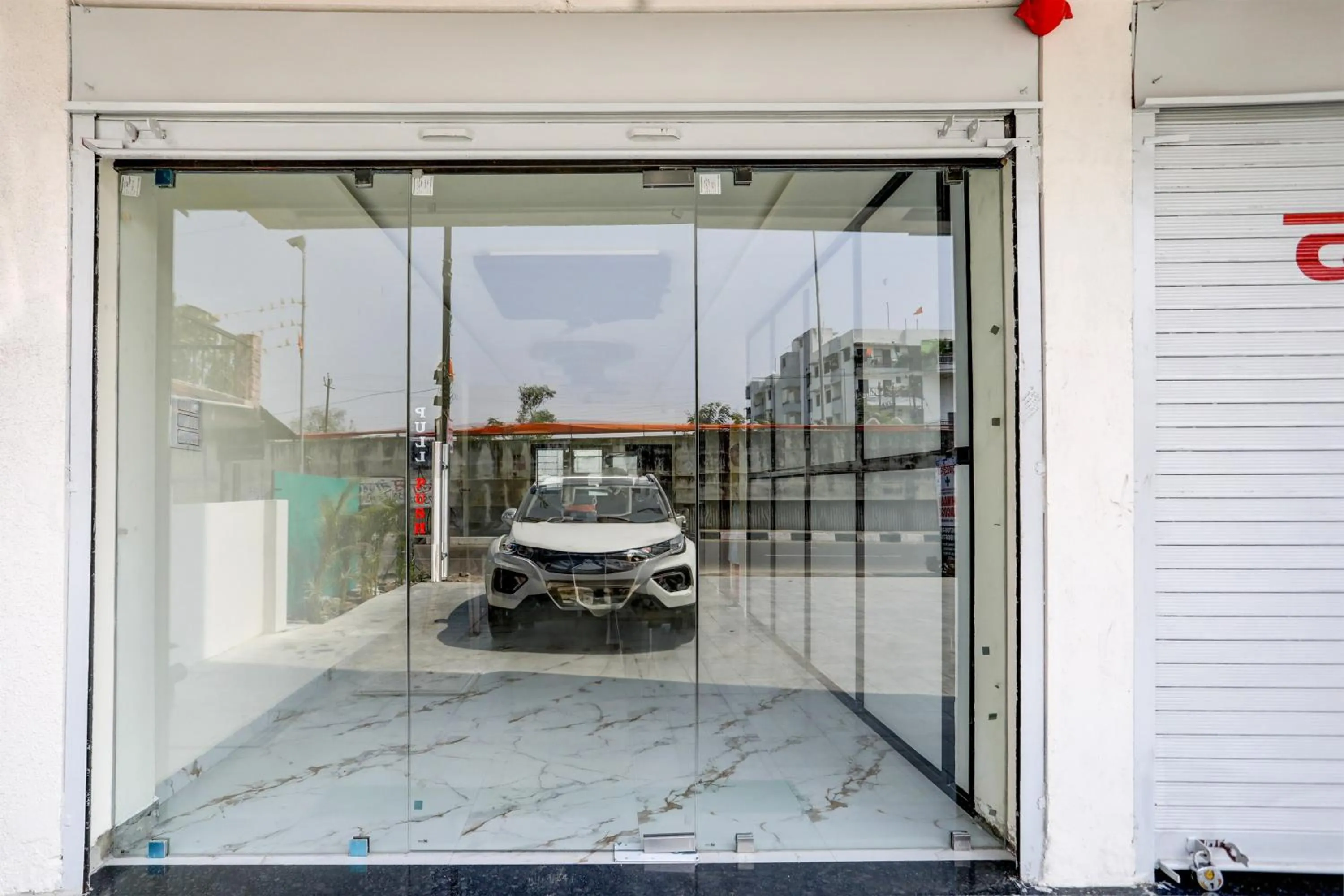 Facade/entrance in Hotel O highway blues