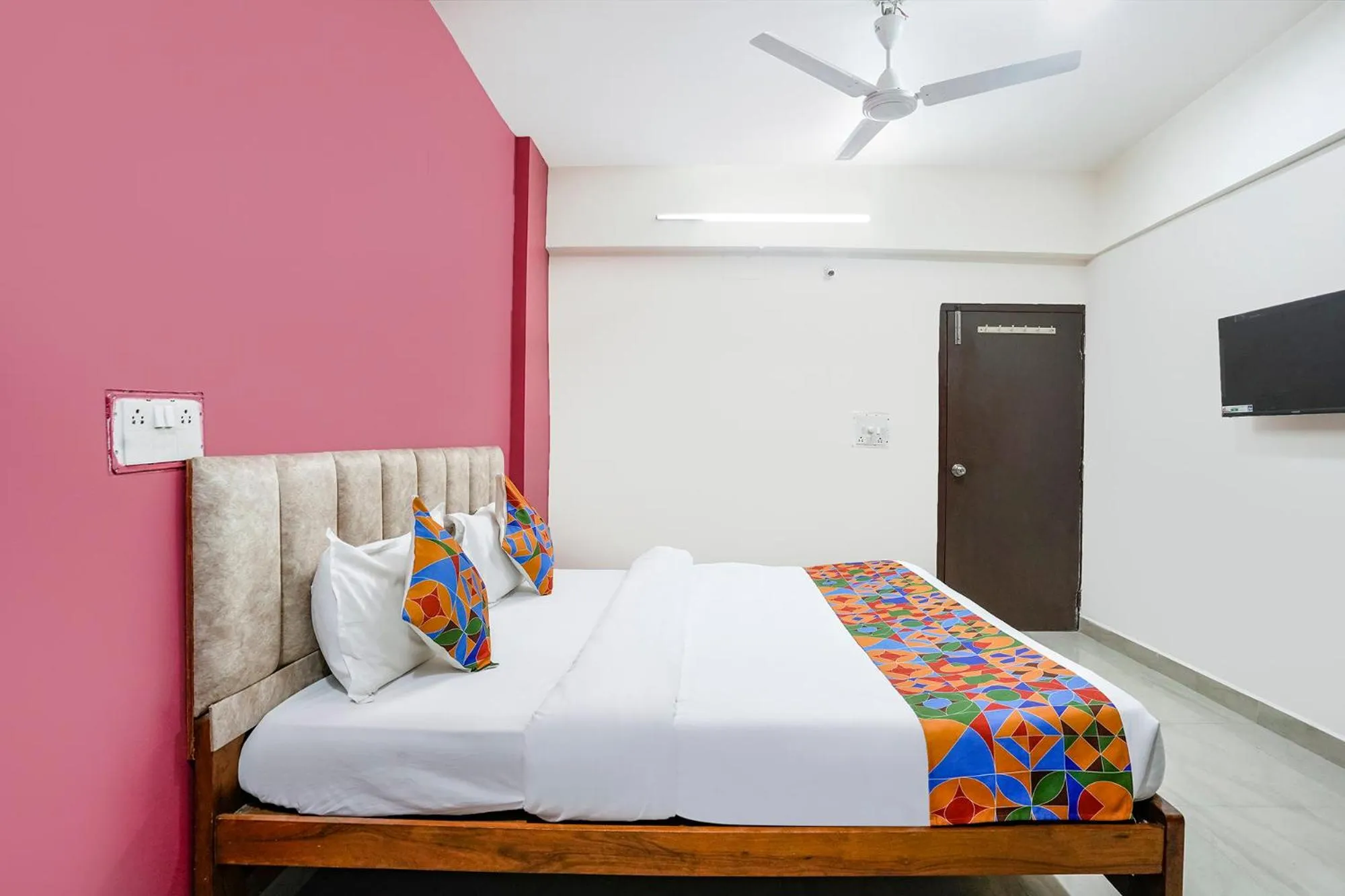 Bed in Via Sunset Residency - Nr Apollo Hospitals