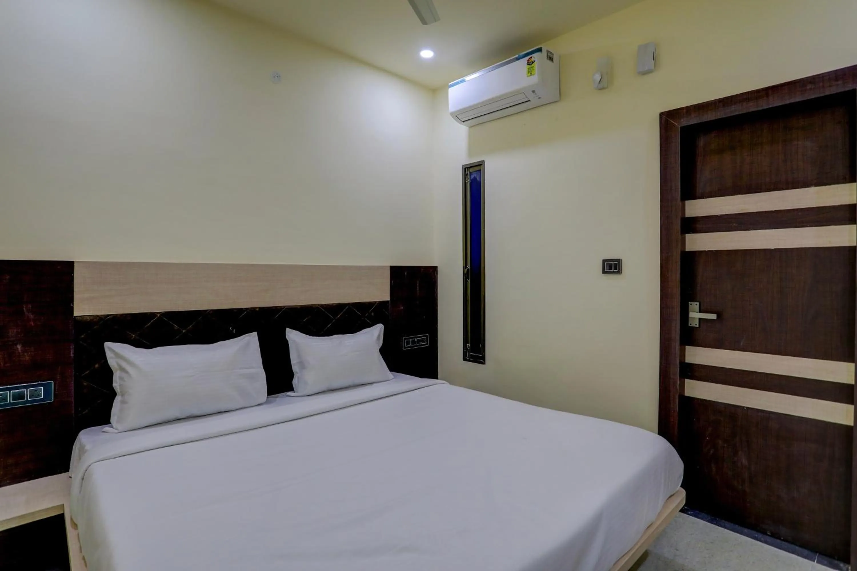 Bedroom, Bed in Hotel O Madhuram Residency