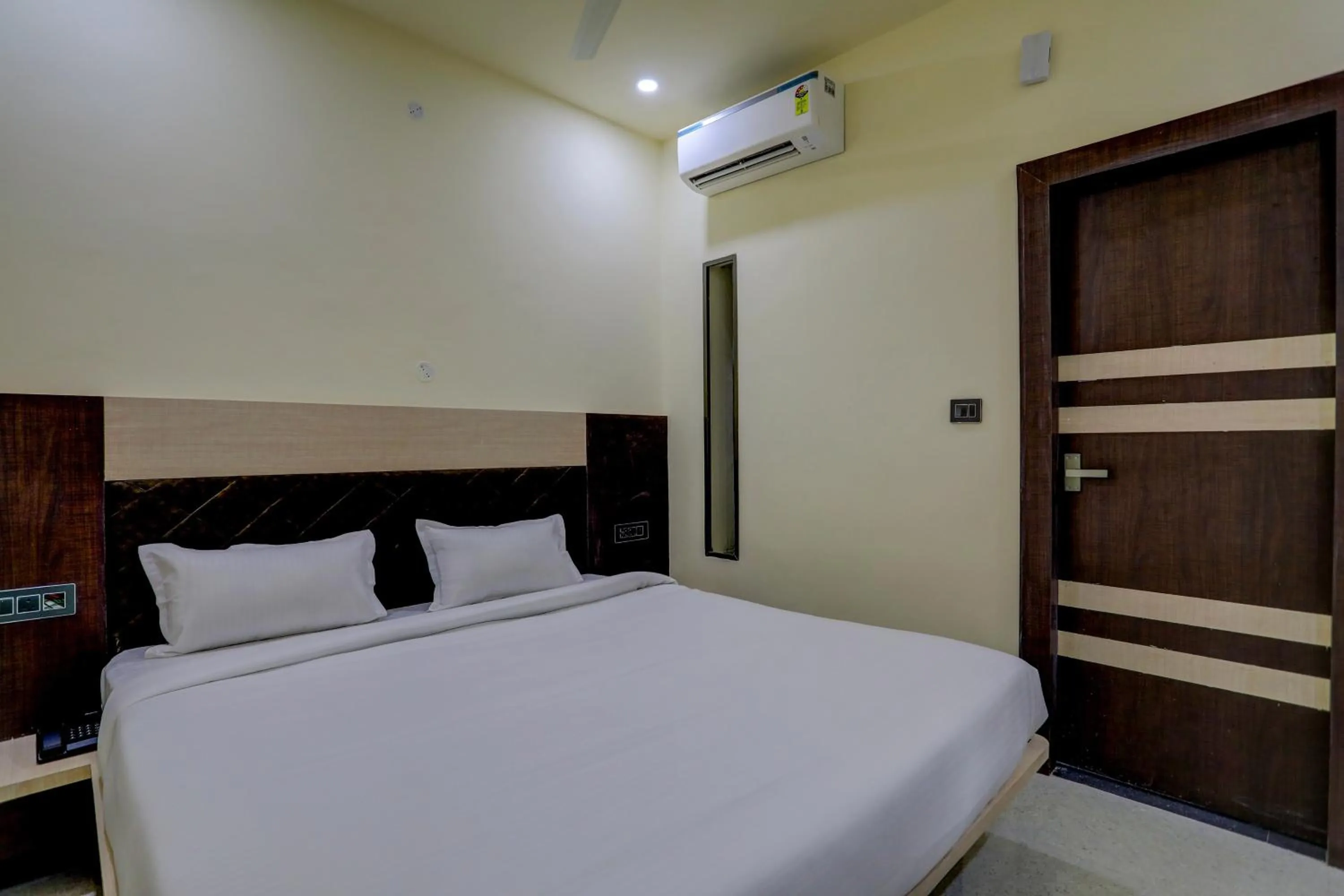 Lobby or reception, Bed in Hotel O Madhuram Residency