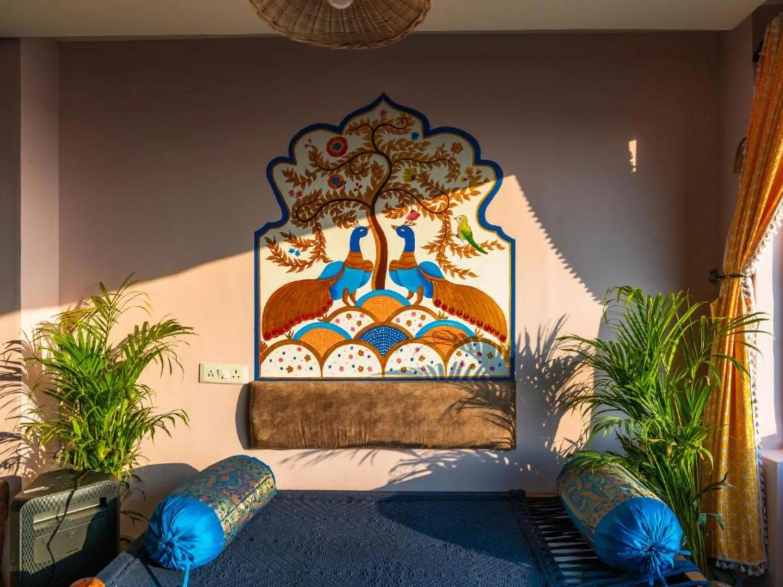 Living room in The Hosteller Amritsar, Near Golden Temple