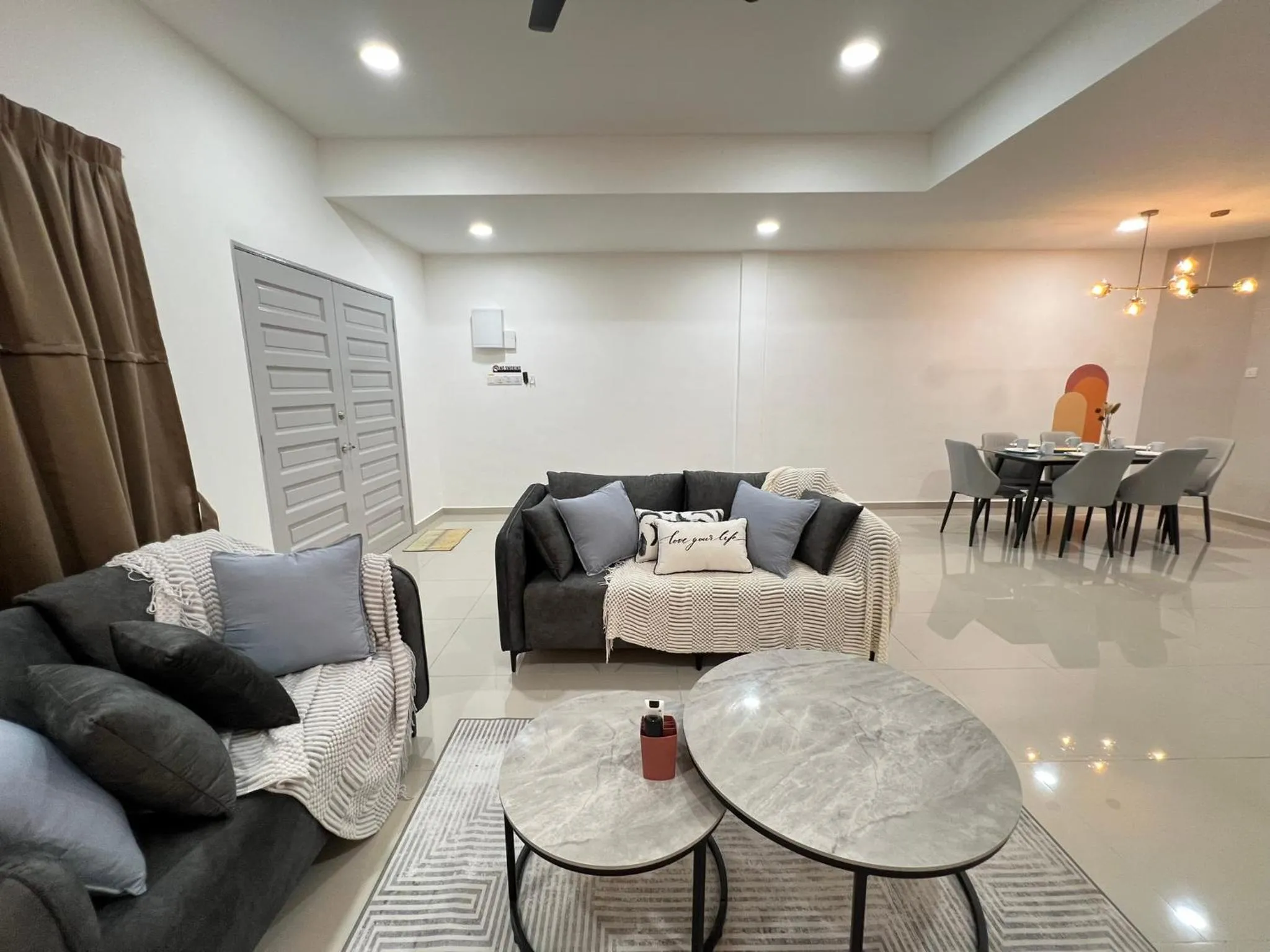 Living room in FunkyVila4 14PAX 4BR Near188Tower, ArtStreet, HTTA