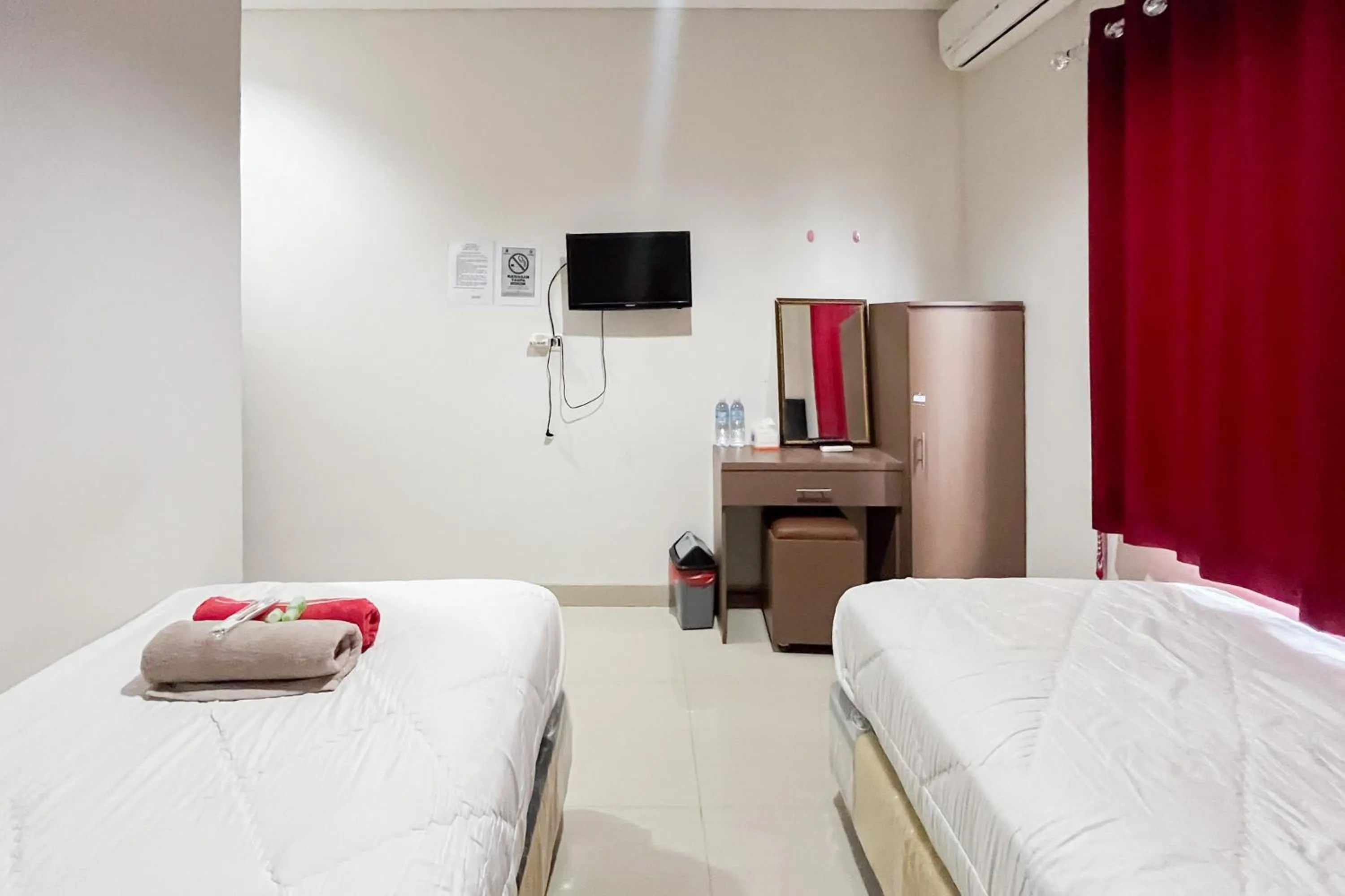 Bedroom, Bed in Urbanview Hotel Wongso Pangkal Pinang