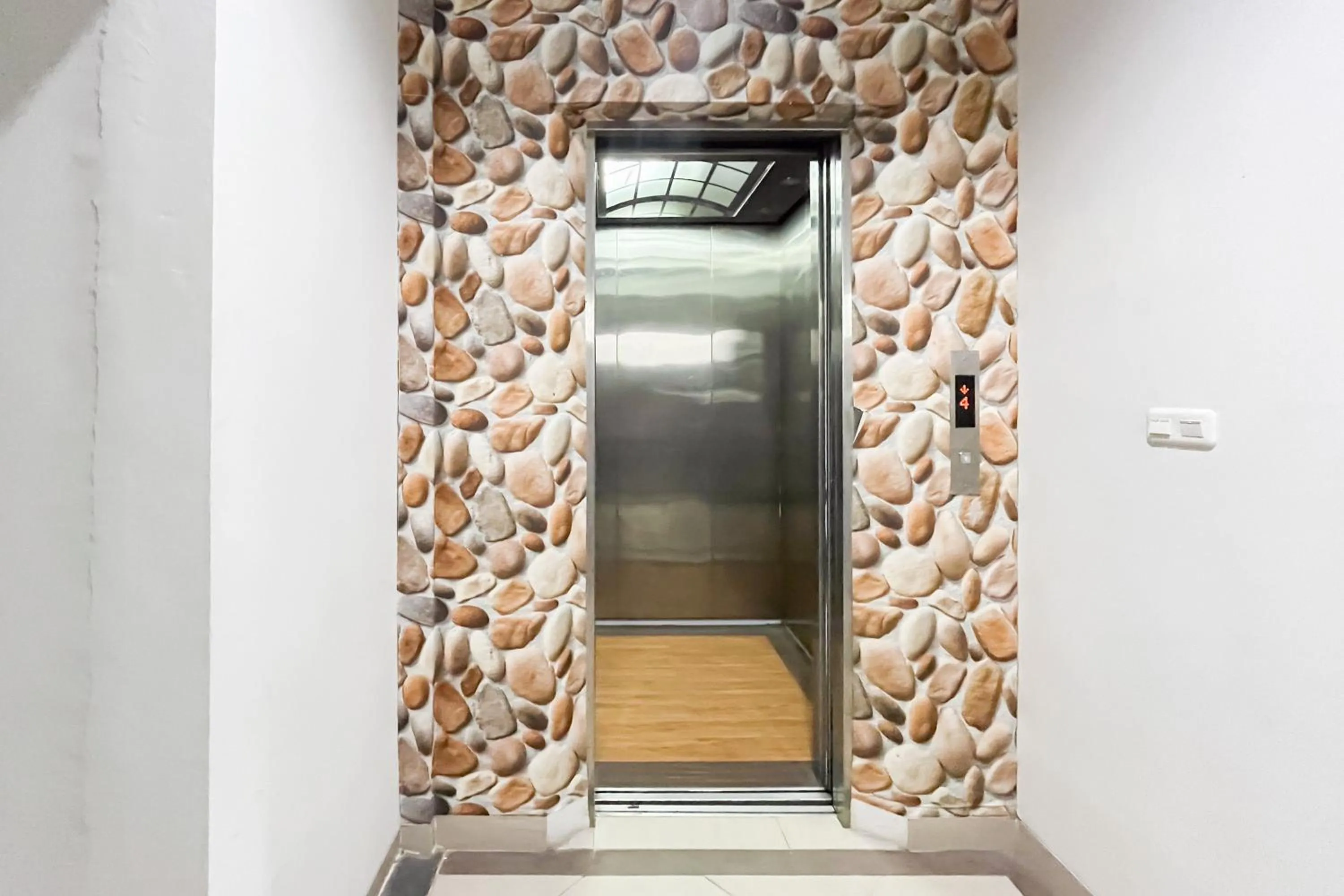 elevator in Urbanview Hotel Wongso Pangkal Pinang