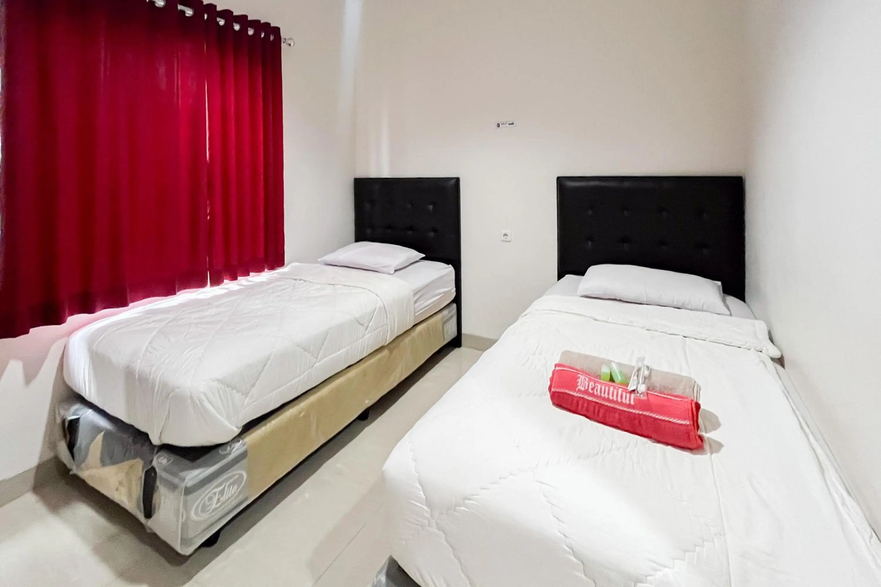 Bedroom, Bed in Urbanview Hotel Wongso Pangkal Pinang