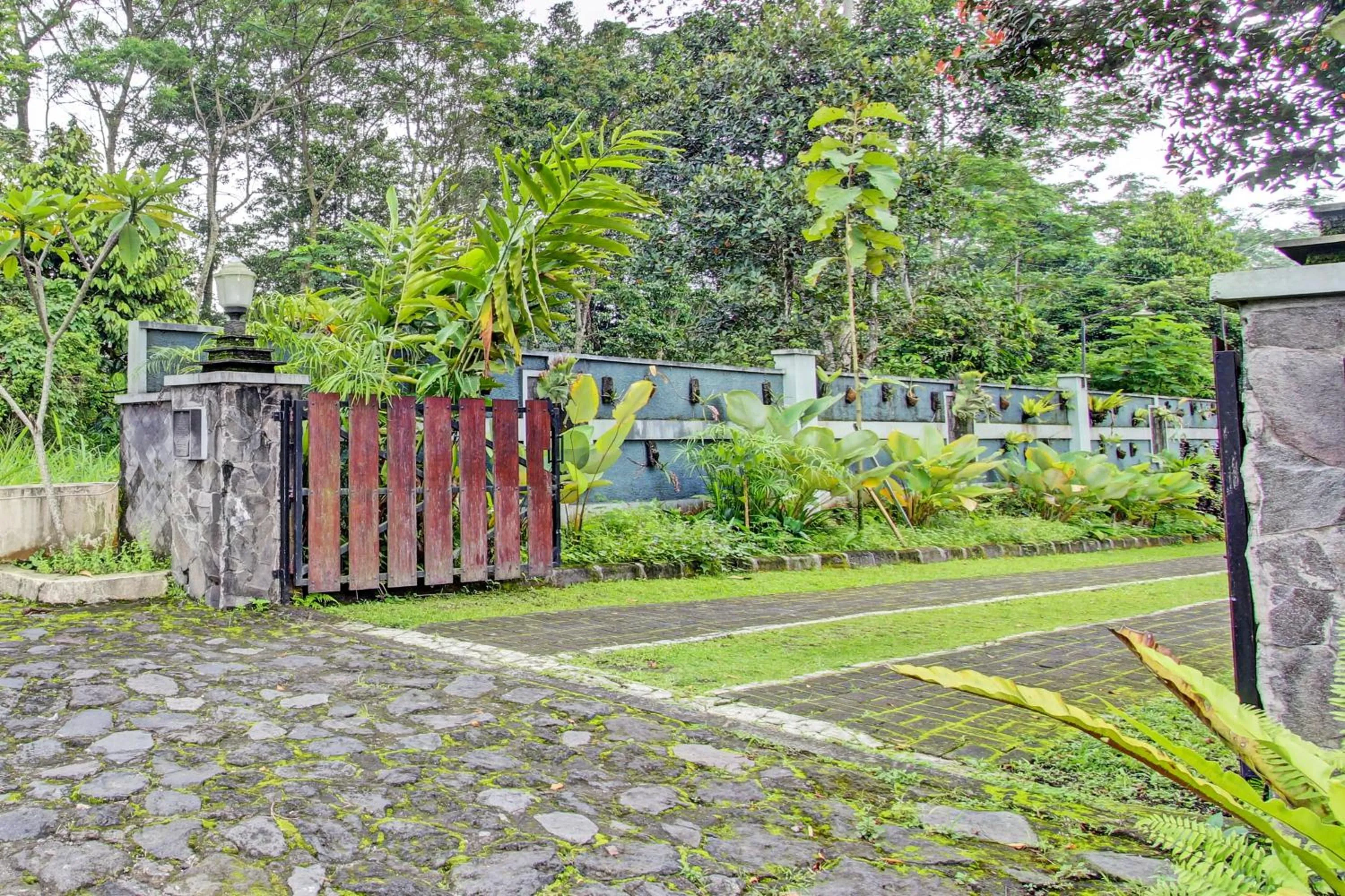 Lobby or reception in Hotel O Puri Adem 86 Syariah BunkbedNearMerapi Golf Club