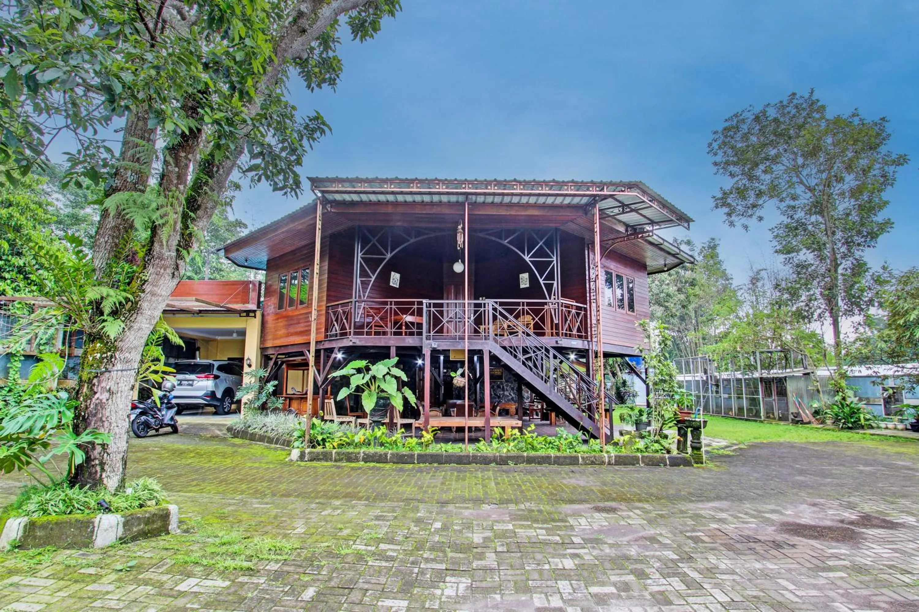 Facade/entrance in Hotel O Puri Adem 86 Syariah BunkbedNearMerapi Golf Club