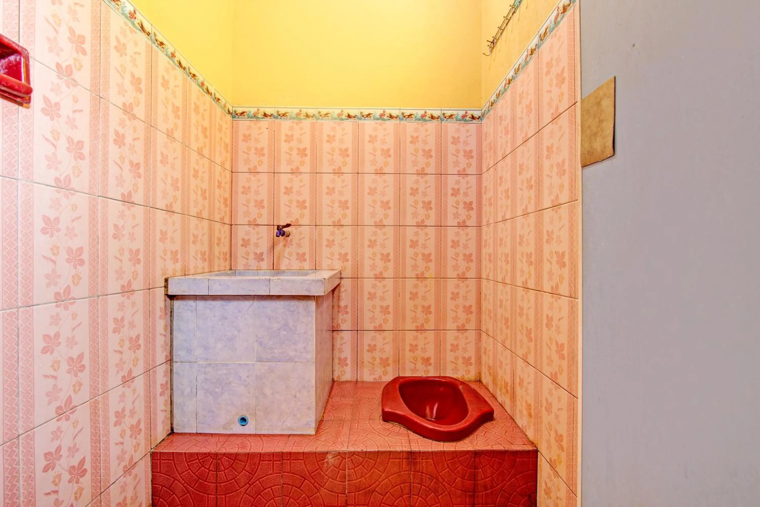 Bathroom in SPOT ON 93596 Pondok Wisata Pesona Asri