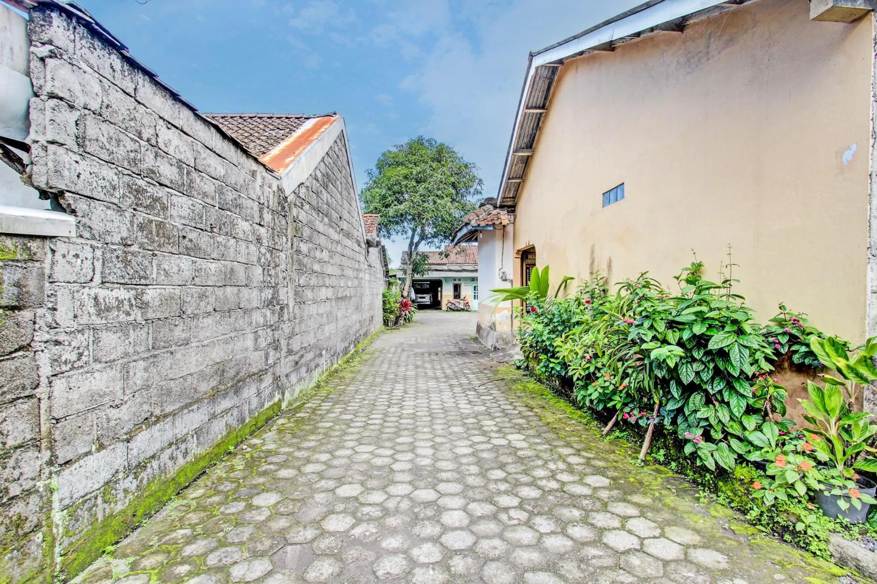 Lobby or reception in SPOT ON 93596 Pondok Wisata Pesona Asri