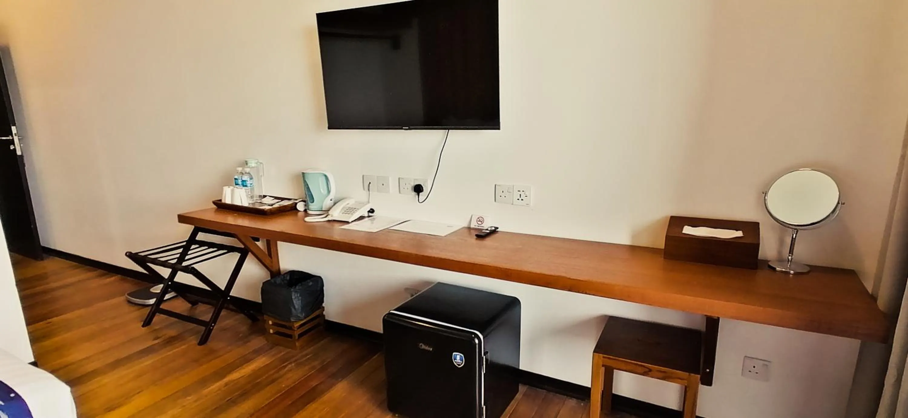 TV and multimedia in Mamutik Island Lodge