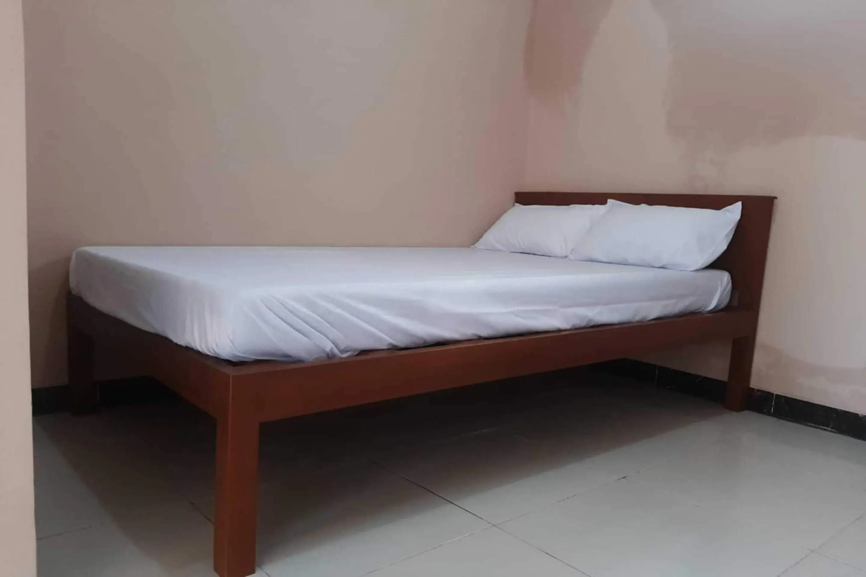Budget Double Room in Hotel O Syagita Kos & Penginapan Syariah Budget Double Room in Hotel O Syagita Kos & Penginapan Syariah