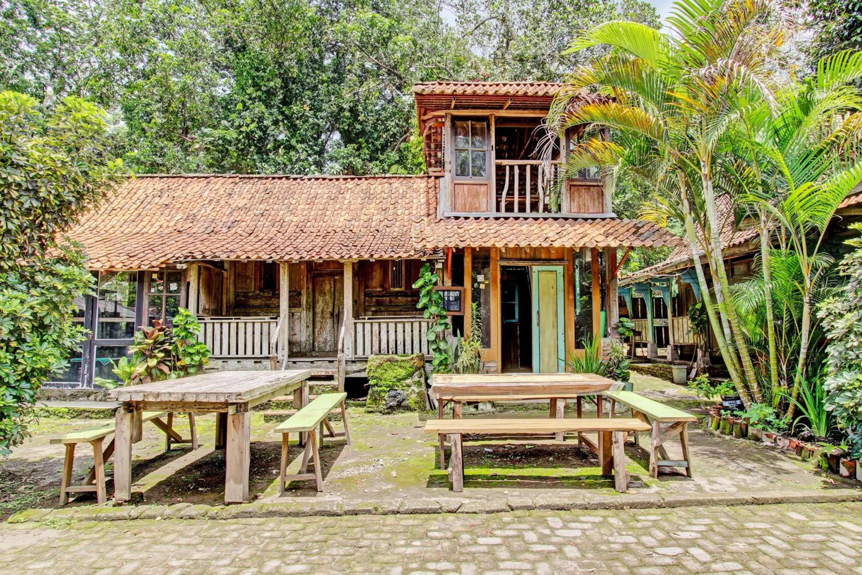 Lobby or reception in Hotel O Omah Baturan Syariah