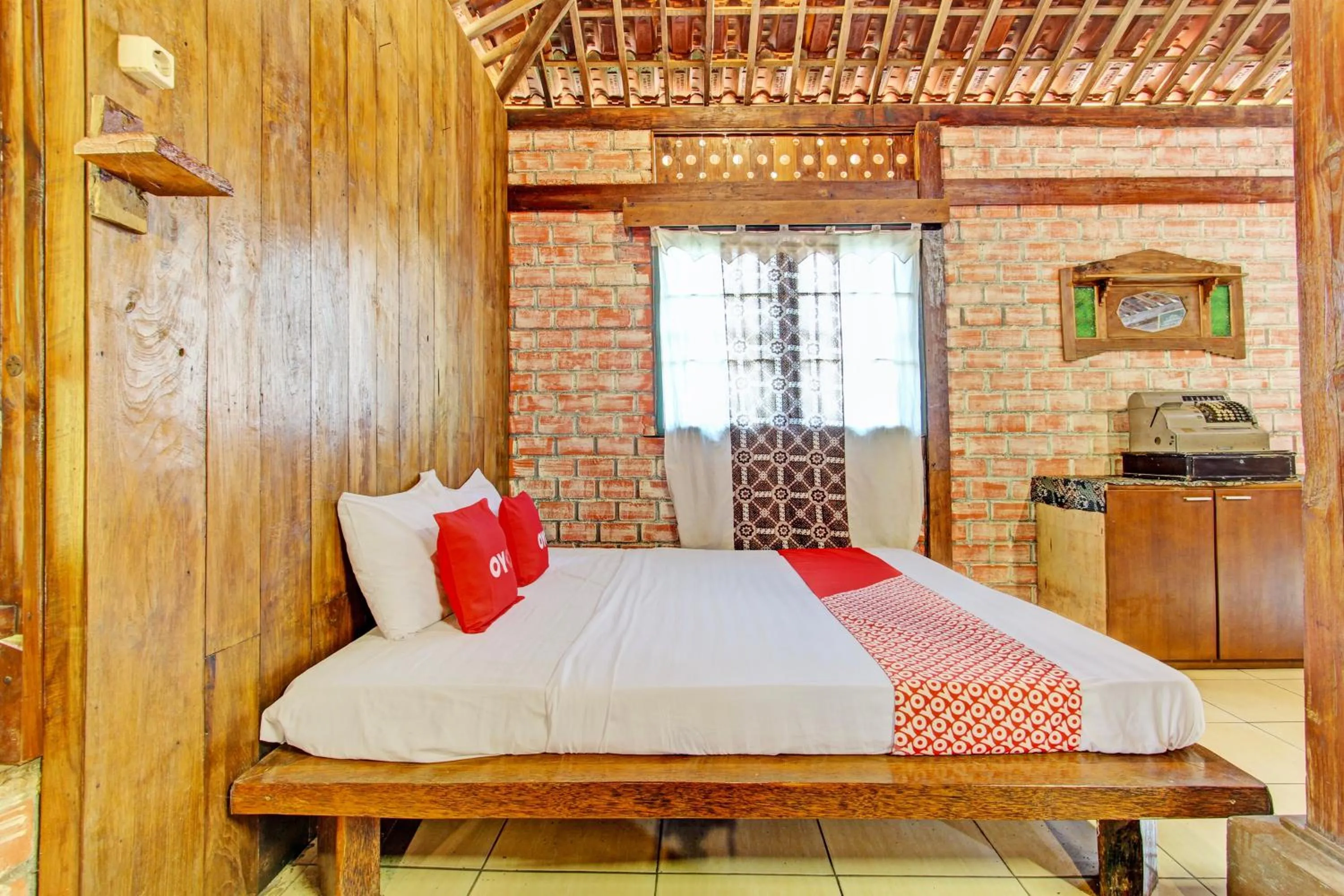 Bedroom in Hotel O Omah Baturan Syariah