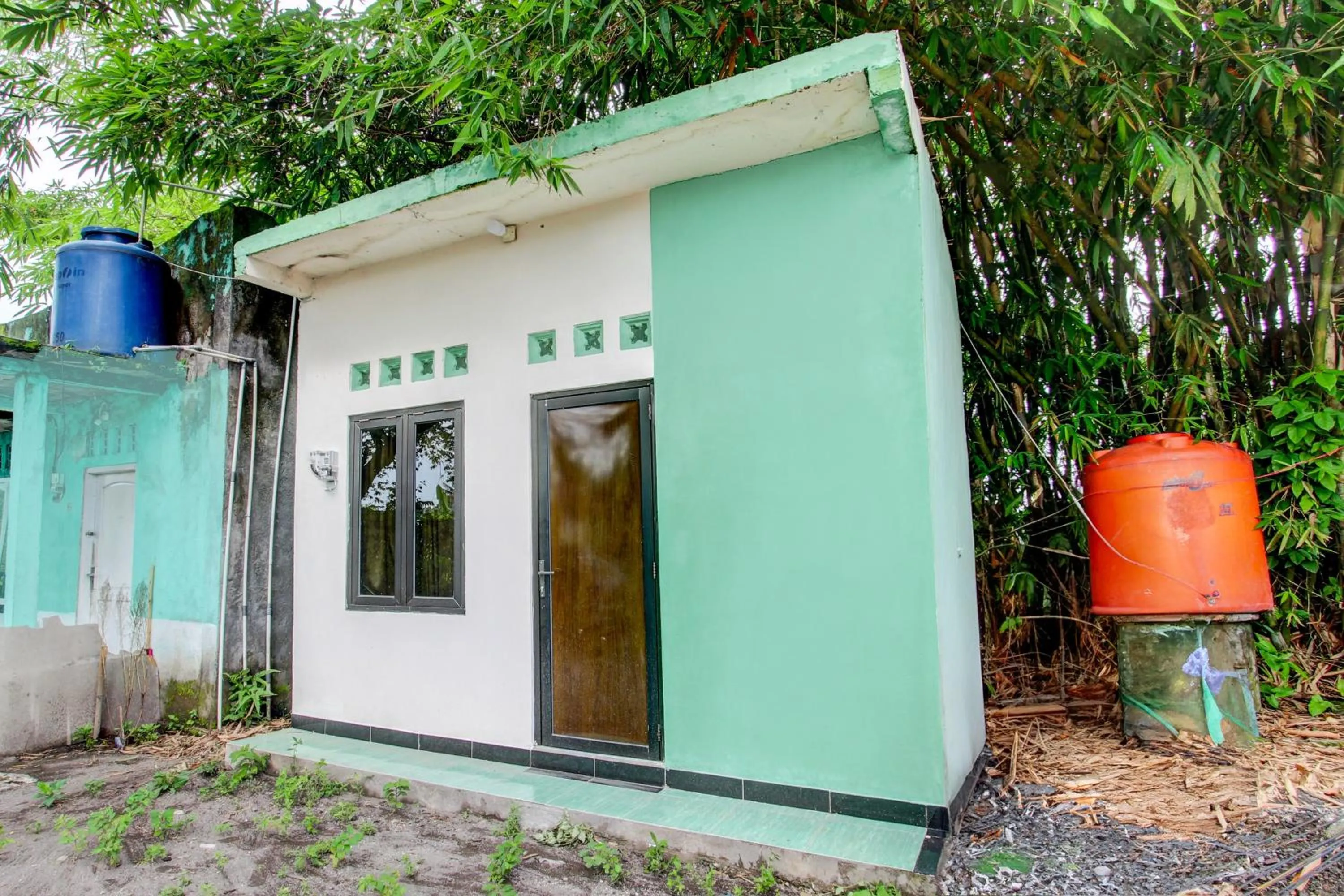 Facade/entrance in Hotel O Homestay Bambu Oerip Syariah
