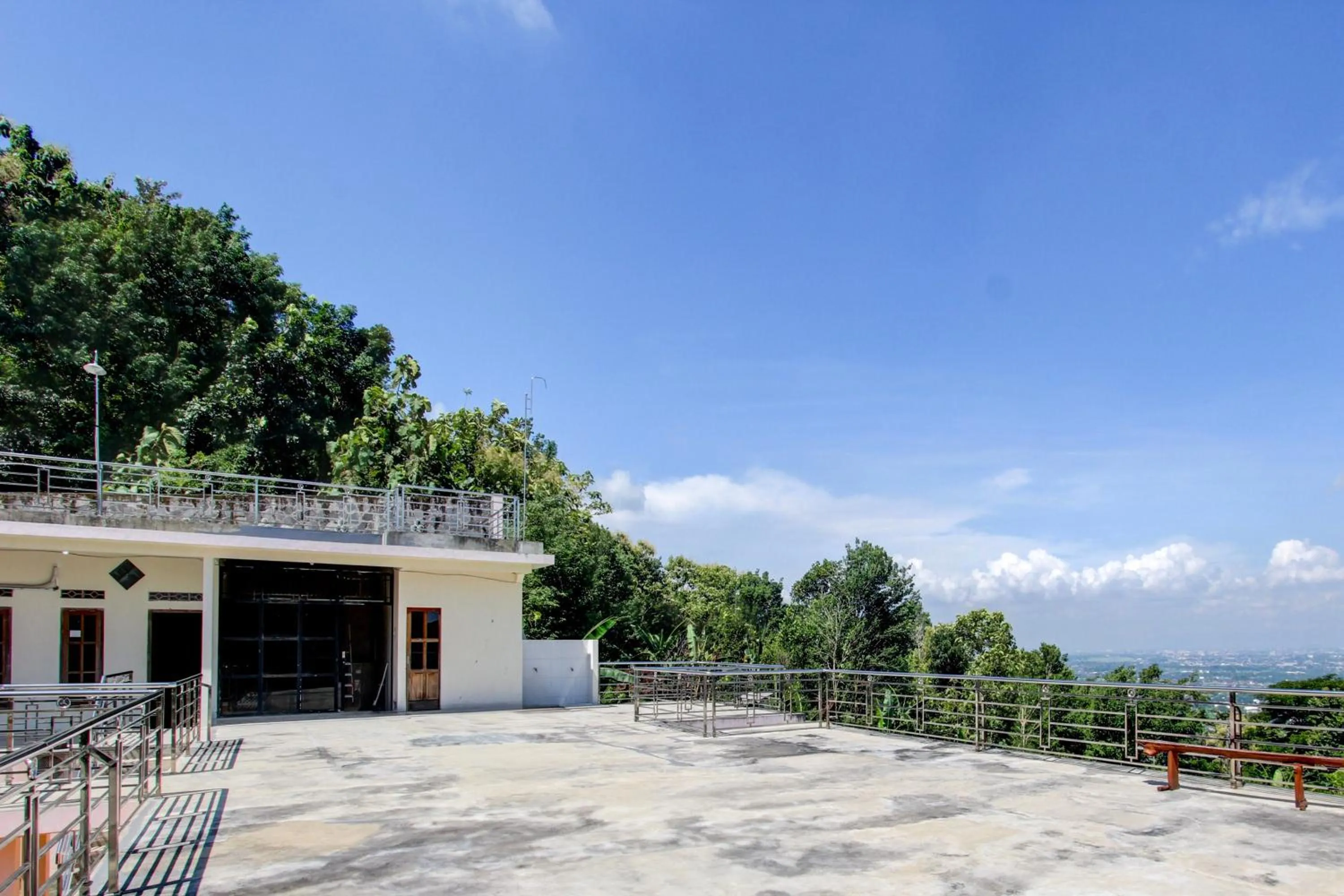 Facade/entrance in OYO 93600 Barong Ijo Homestay Syariah