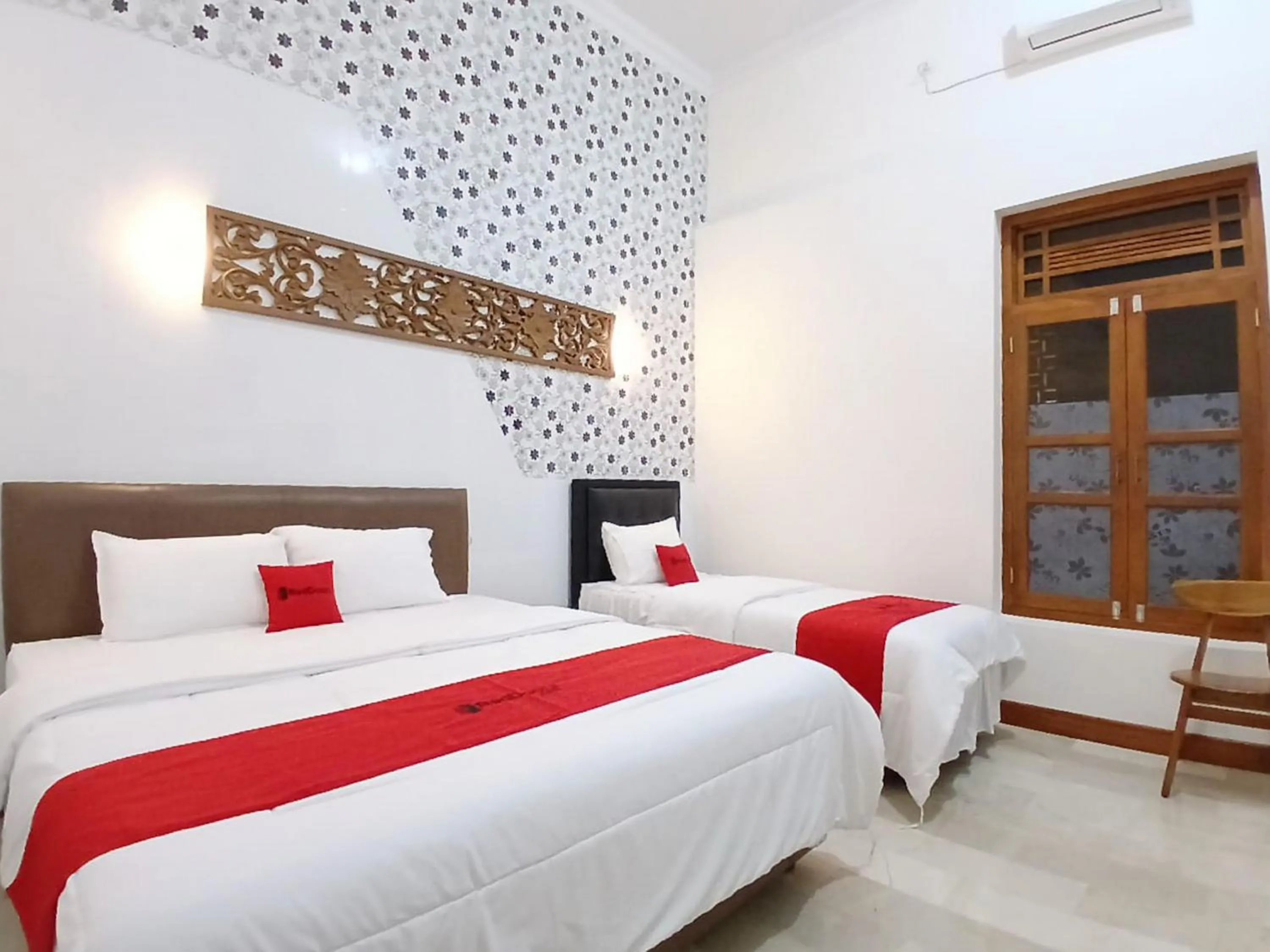 Bedroom, Bed in RedDoorz at Ndalem Eyyang Syariah Stasiun Klaten