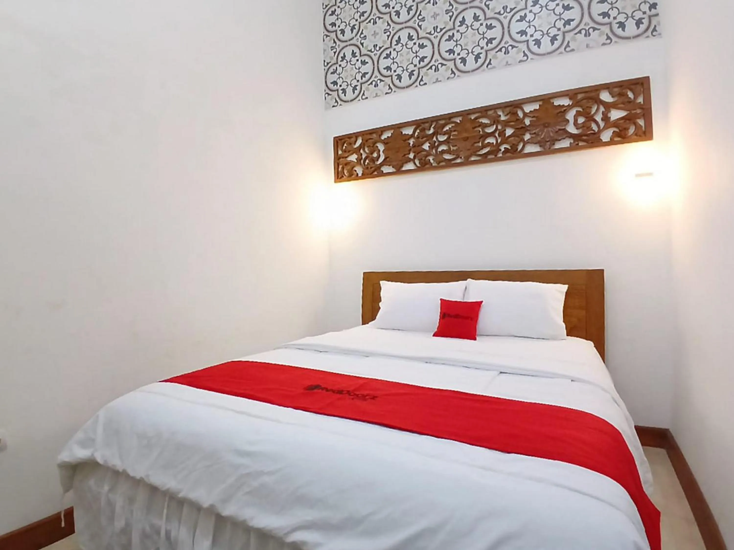 Bedroom, Bed in RedDoorz at Ndalem Eyyang Syariah Stasiun Klaten