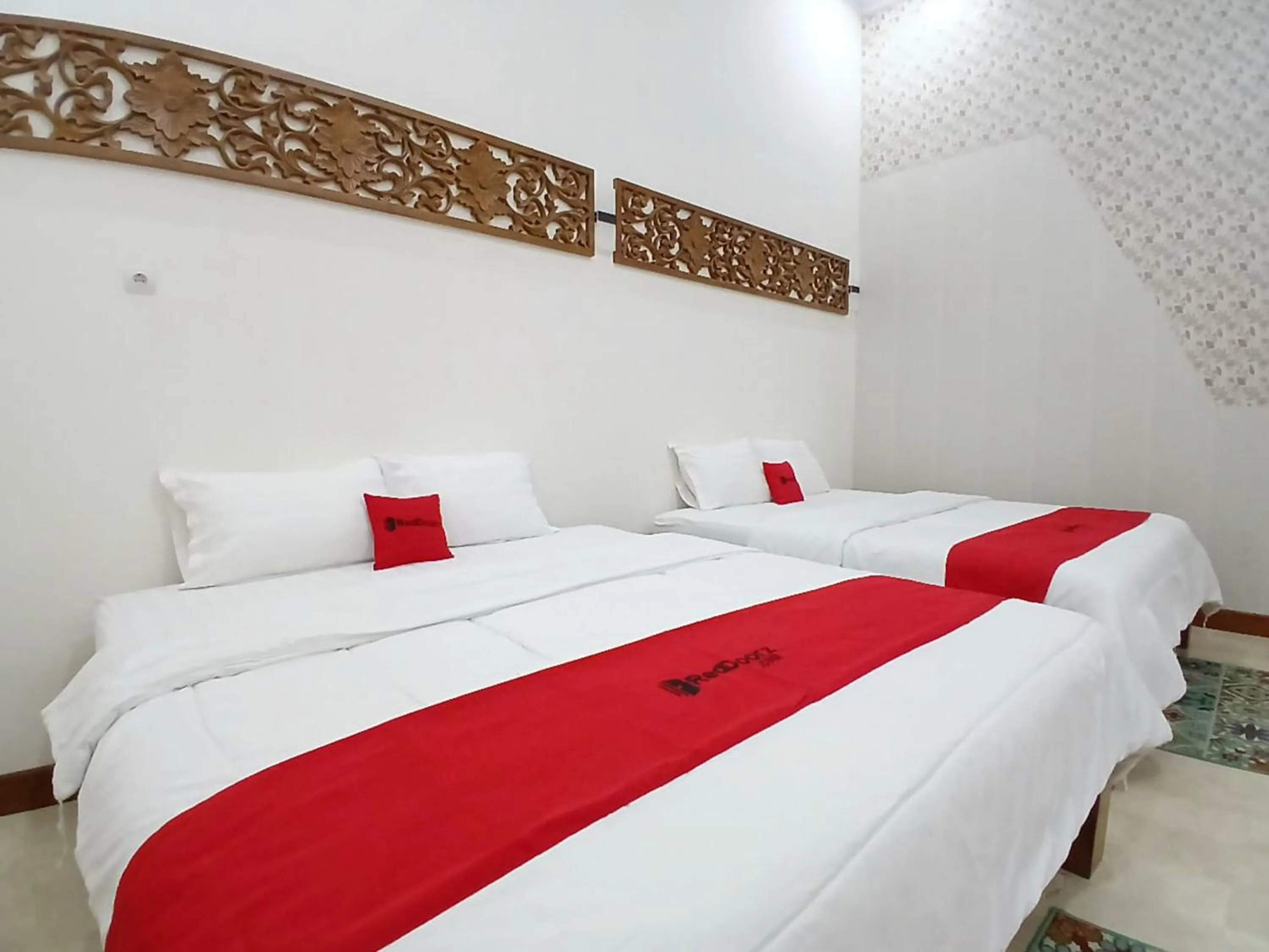 Bedroom, Bed in RedDoorz at Ndalem Eyyang Syariah Stasiun Klaten