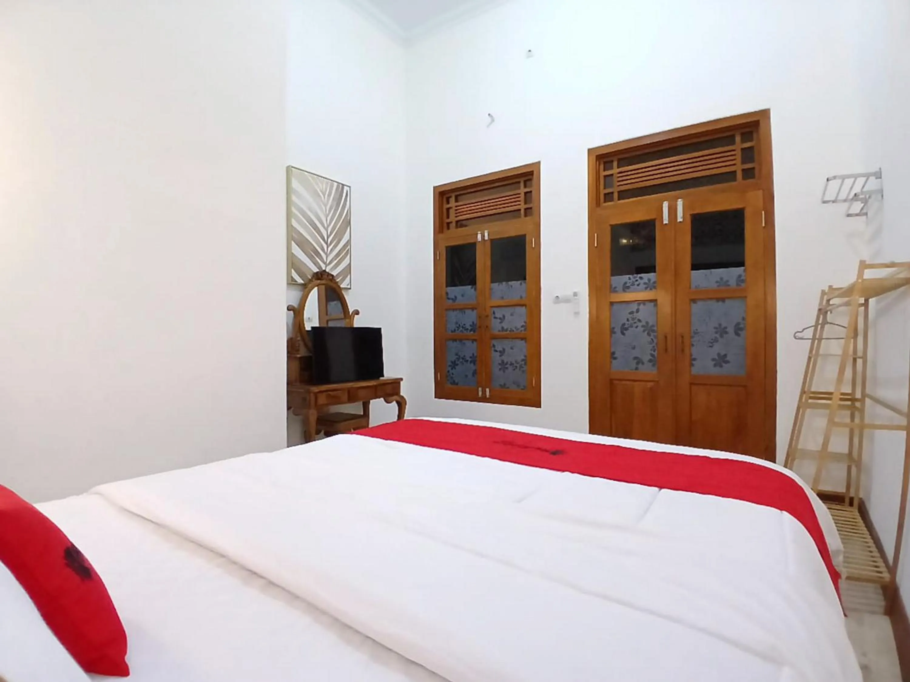 Bedroom, Bed in RedDoorz at Ndalem Eyyang Syariah Stasiun Klaten