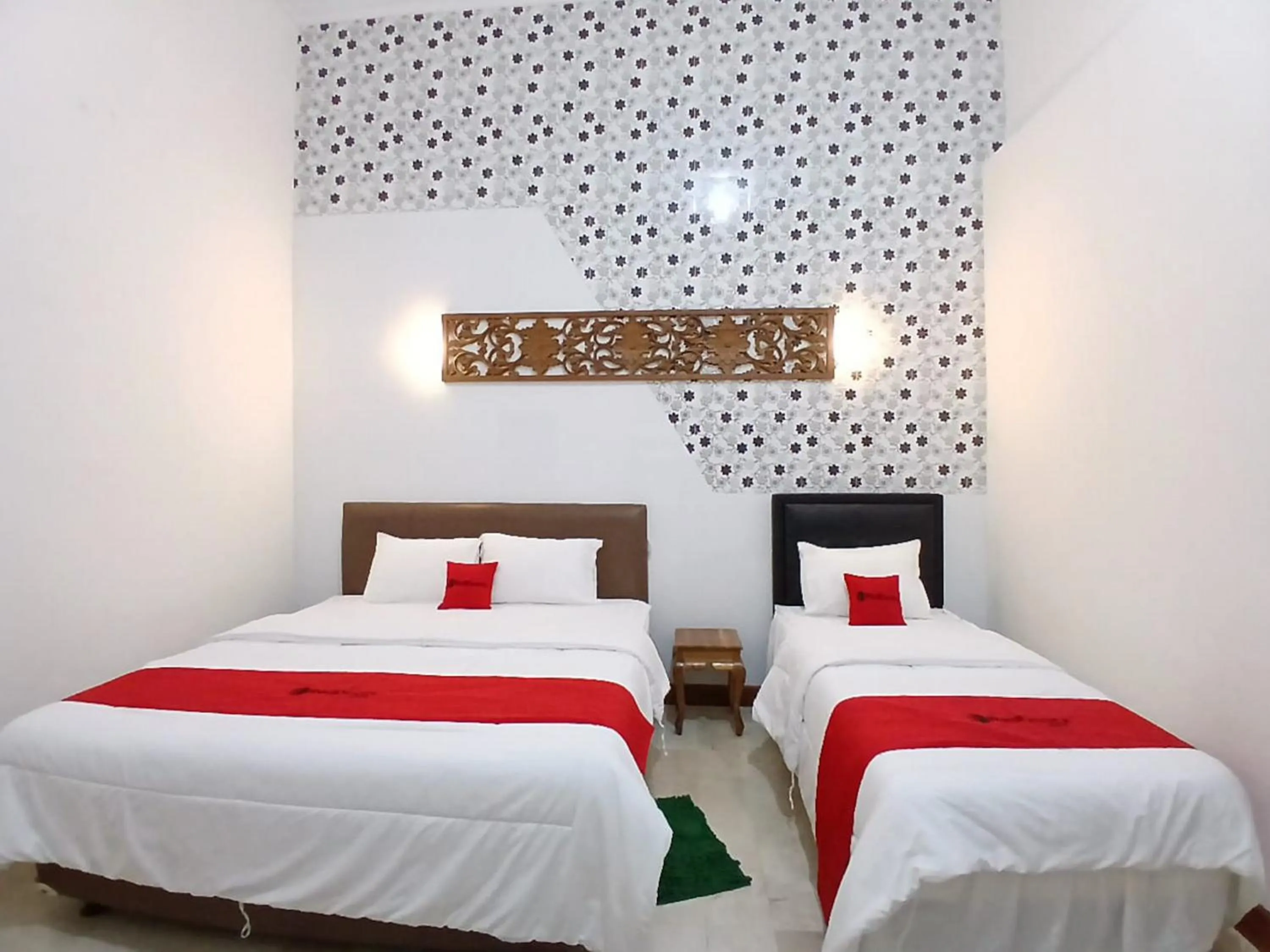 Bedroom, Bed in RedDoorz at Ndalem Eyyang Syariah Stasiun Klaten