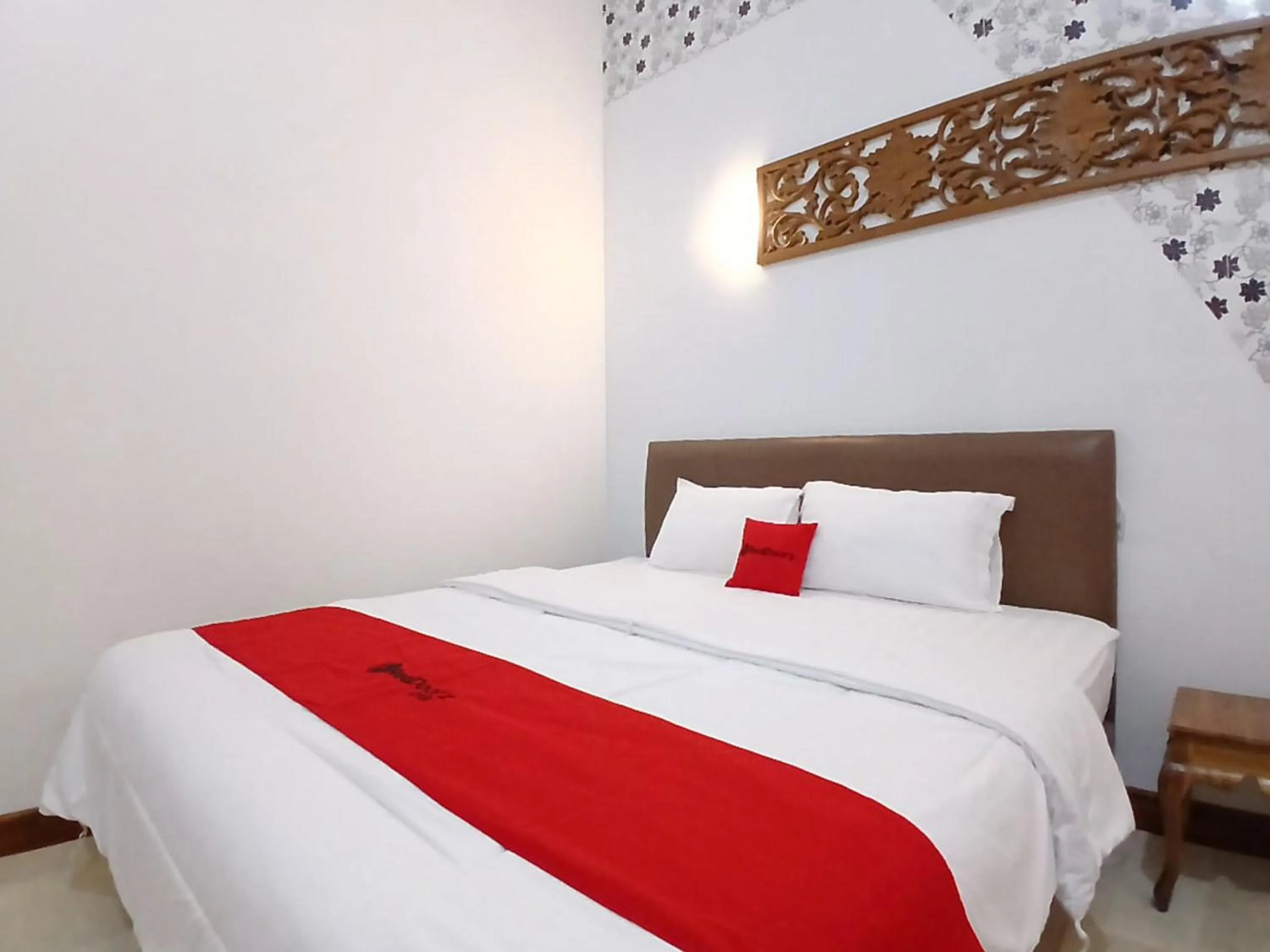 Bedroom, Bed in RedDoorz at Ndalem Eyyang Syariah Stasiun Klaten