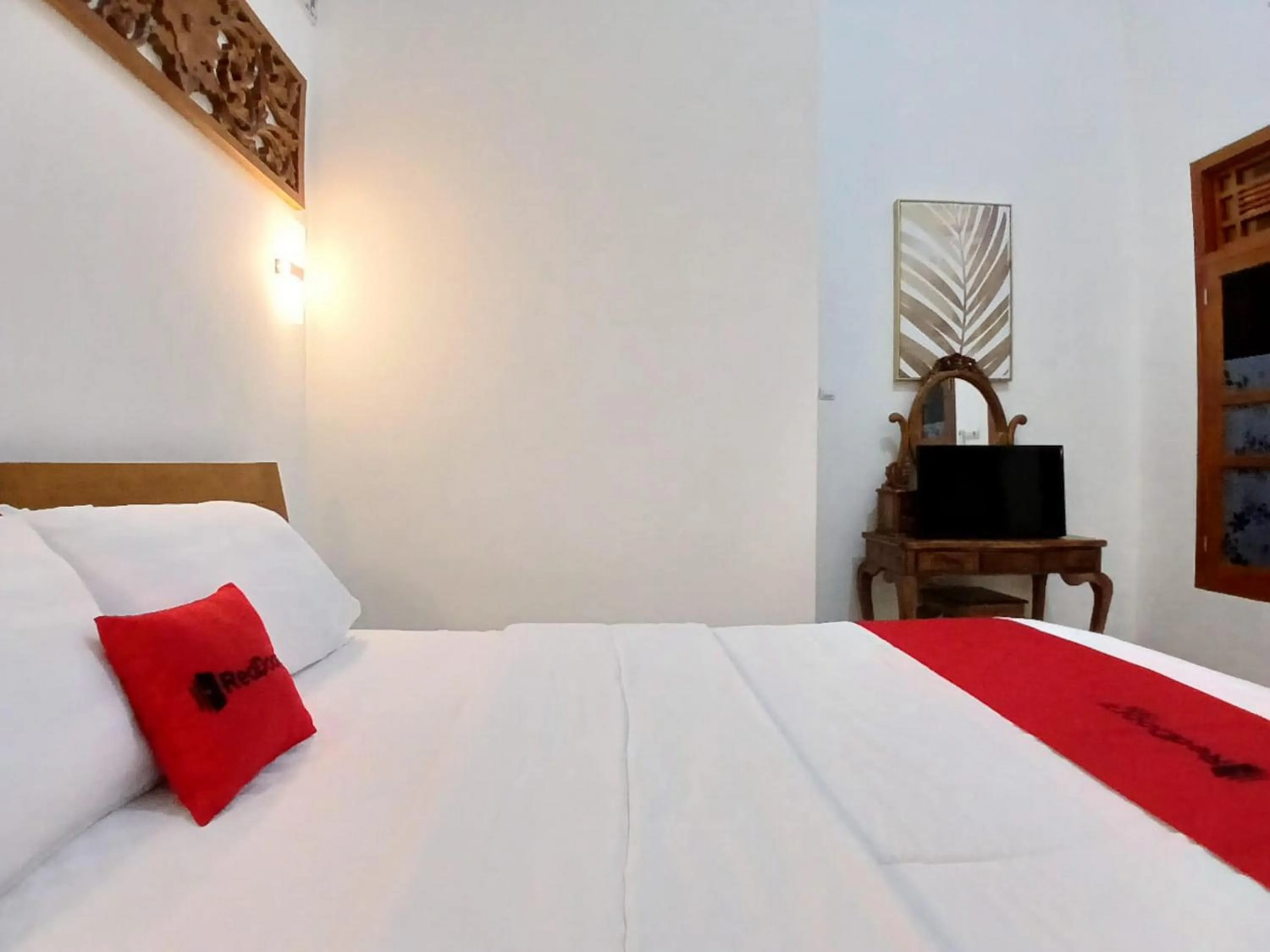 Bedroom, Bed in RedDoorz at Ndalem Eyyang Syariah Stasiun Klaten