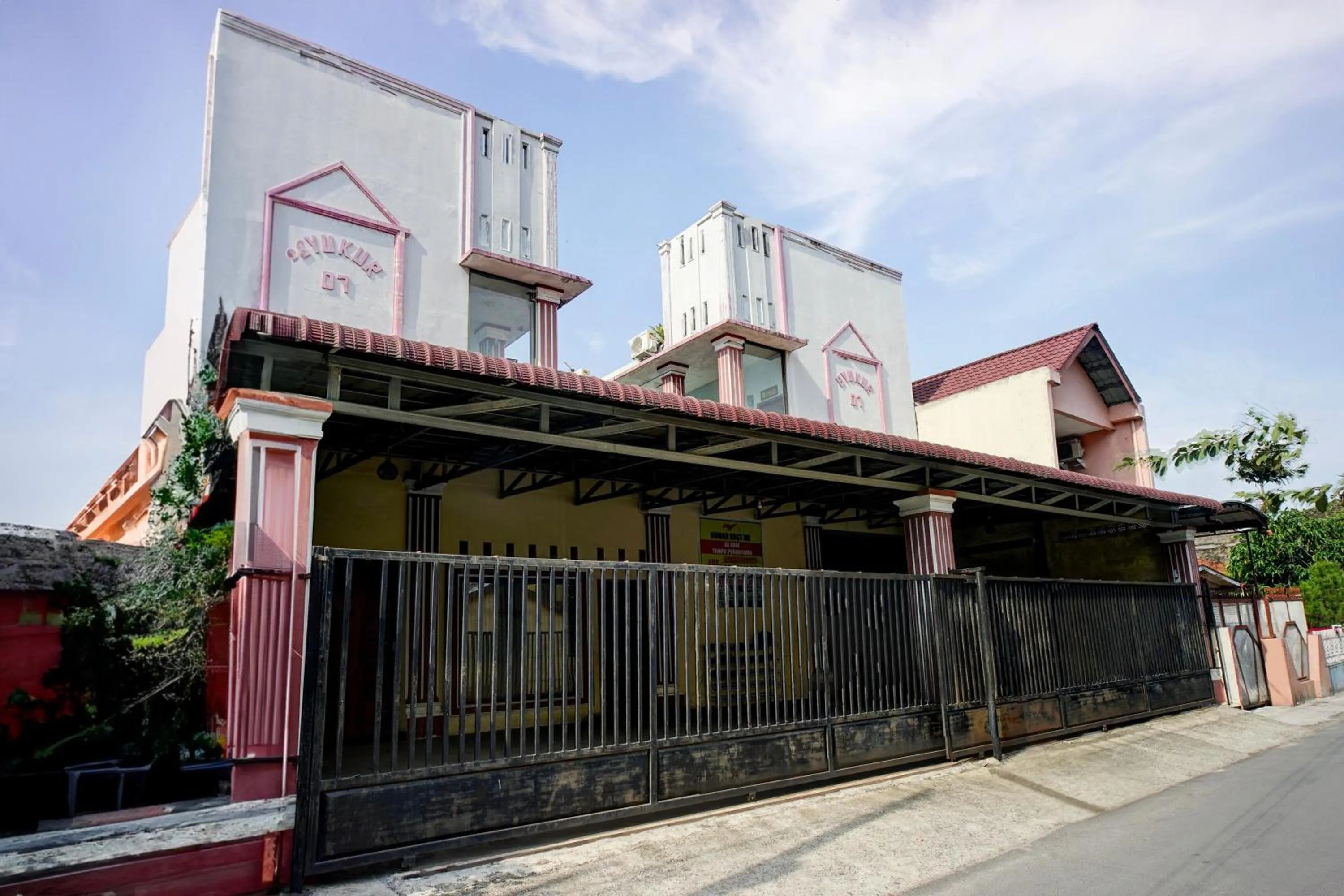 Facade/entrance in Hotel O Syukur 07 Syariah