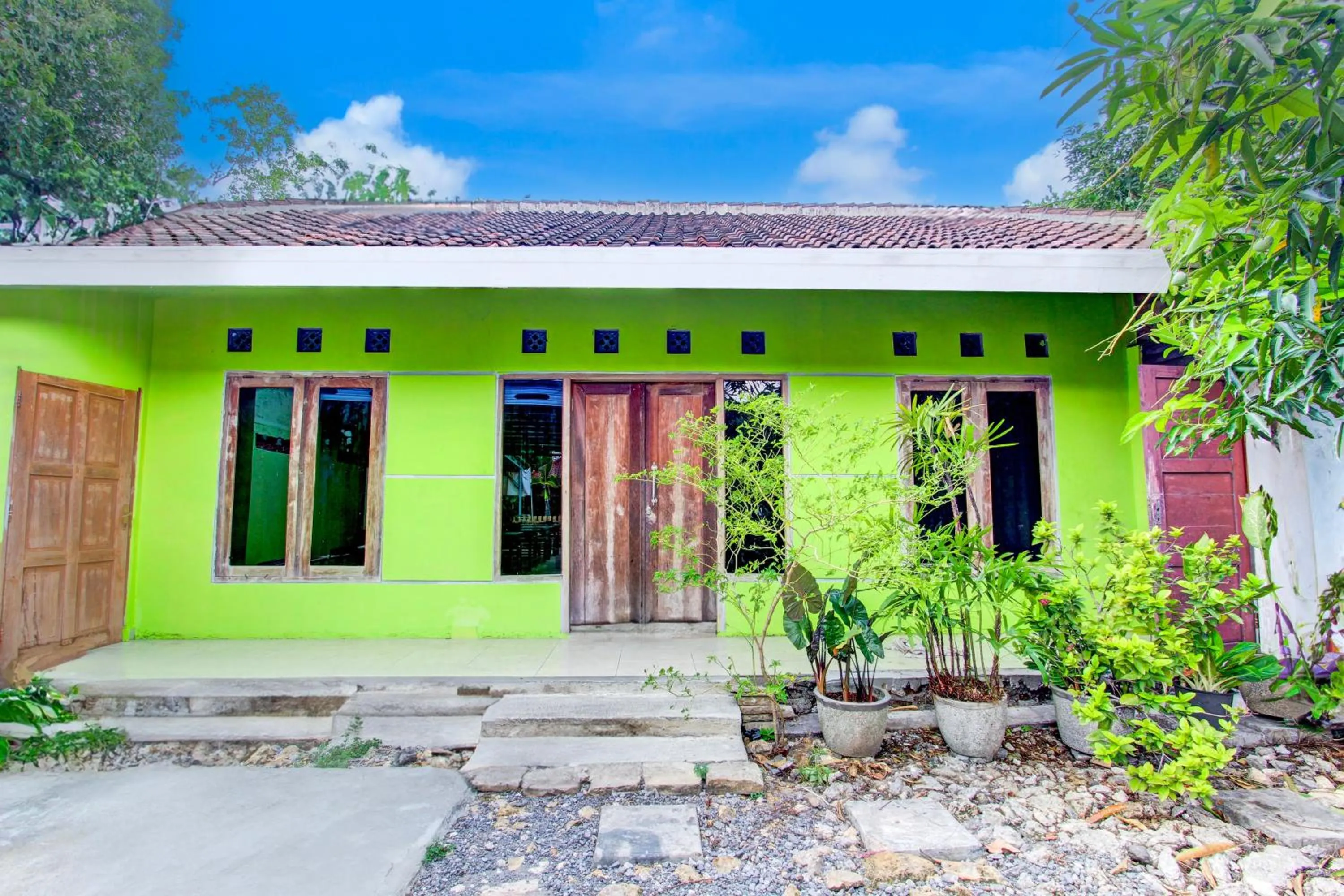 Facade/entrance in Hotel O Juan Kostel 3