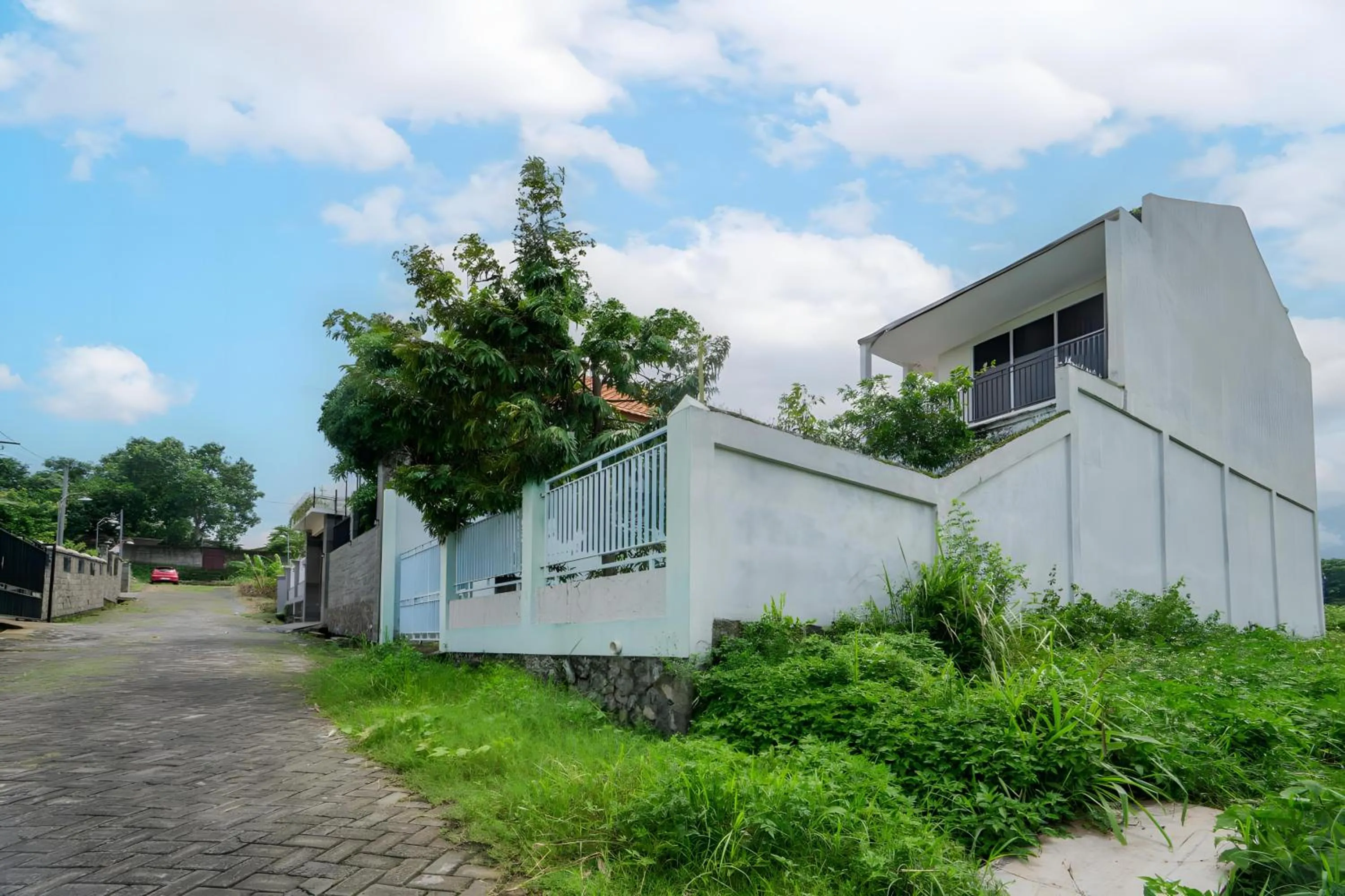 Facade/entrance in Hotel O Kencana Homestay Syariah Near Masjid AL-BAROKAH Kanyuran