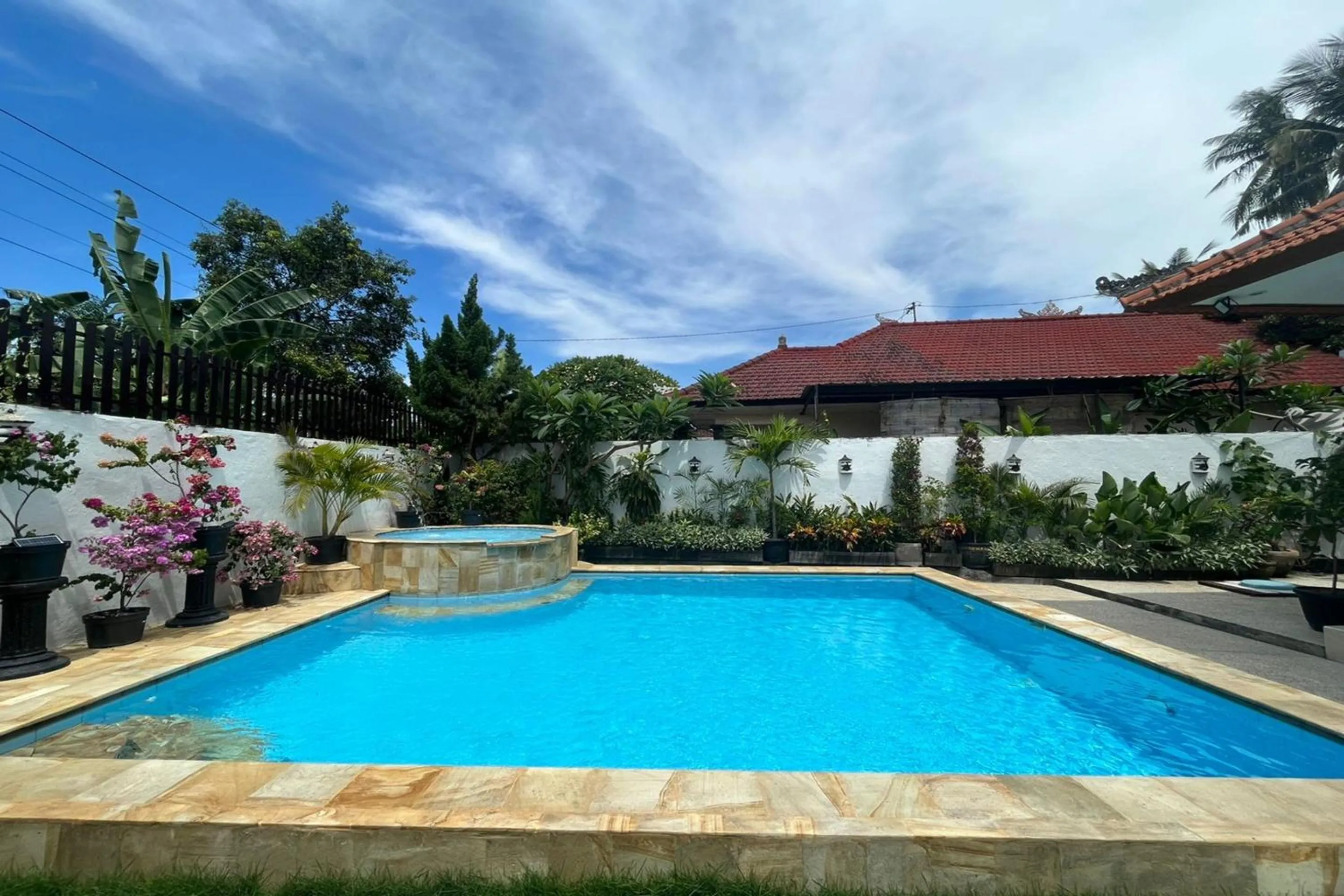Swimming pool in Belvilla Pleasant Seaside Lovina Beach