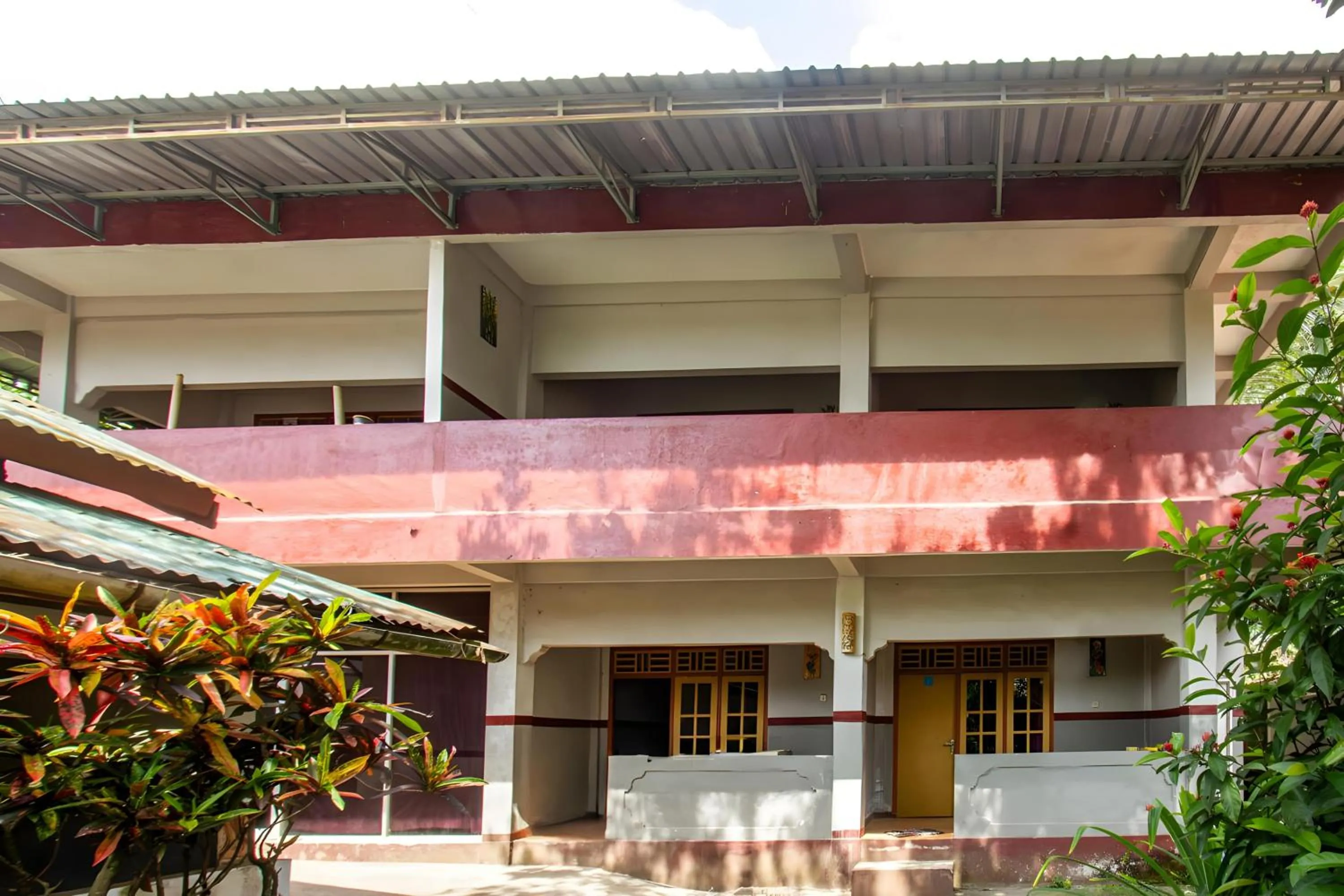 Facade/entrance in Hotel O Lanang