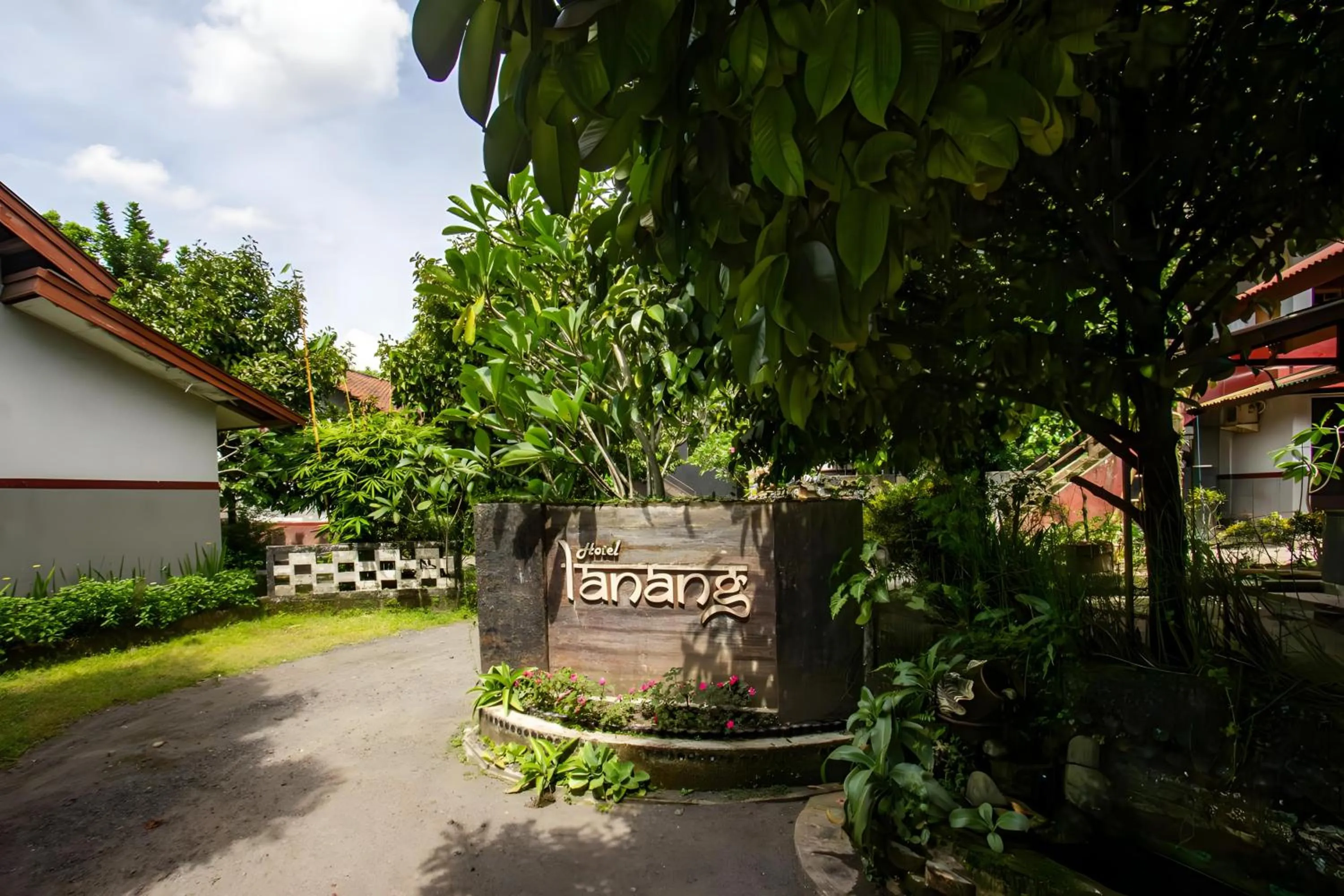 Facade/entrance in Hotel O Lanang