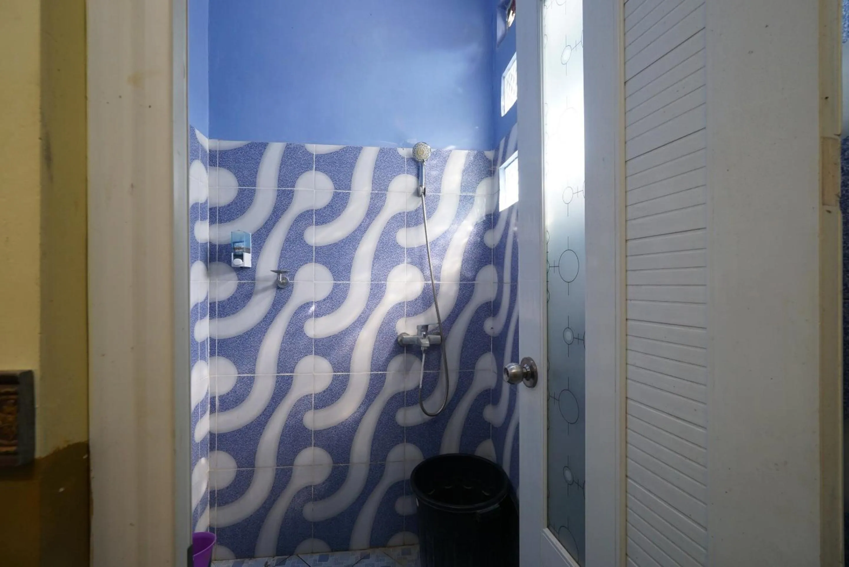 Bathroom in SPOT ON 93620 Anisa Homestay Syariah Near Pantai Gemah Tulungaggung