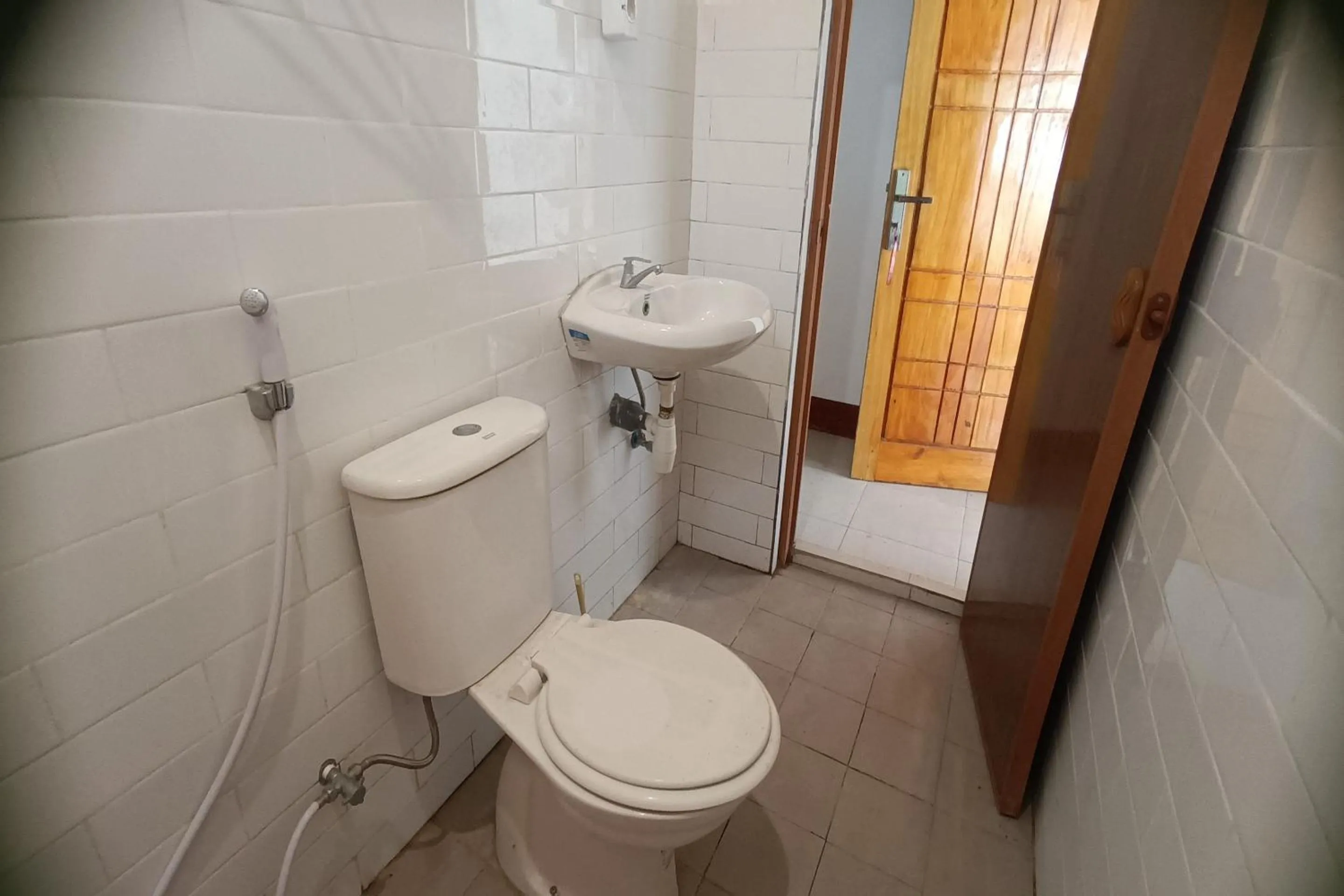 Bathroom in OYO 93626 Hi Homestay & Group