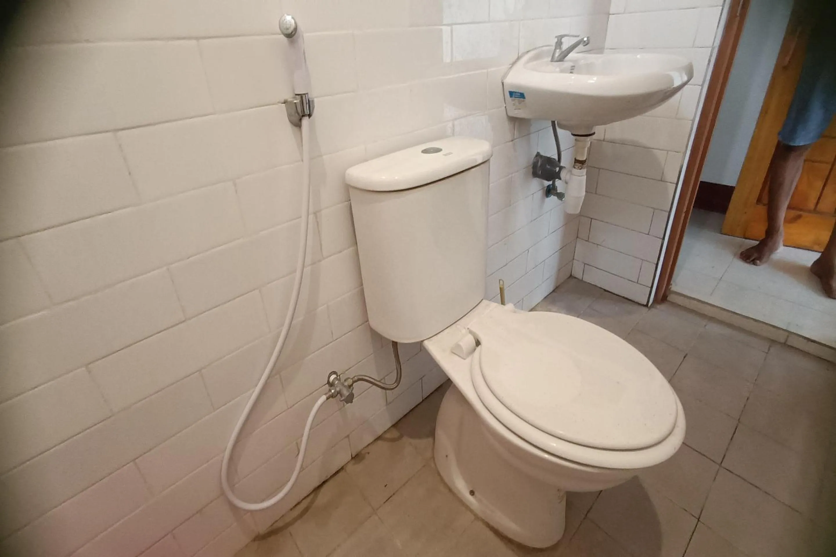 Bathroom in OYO 93626 Hi Homestay & Group